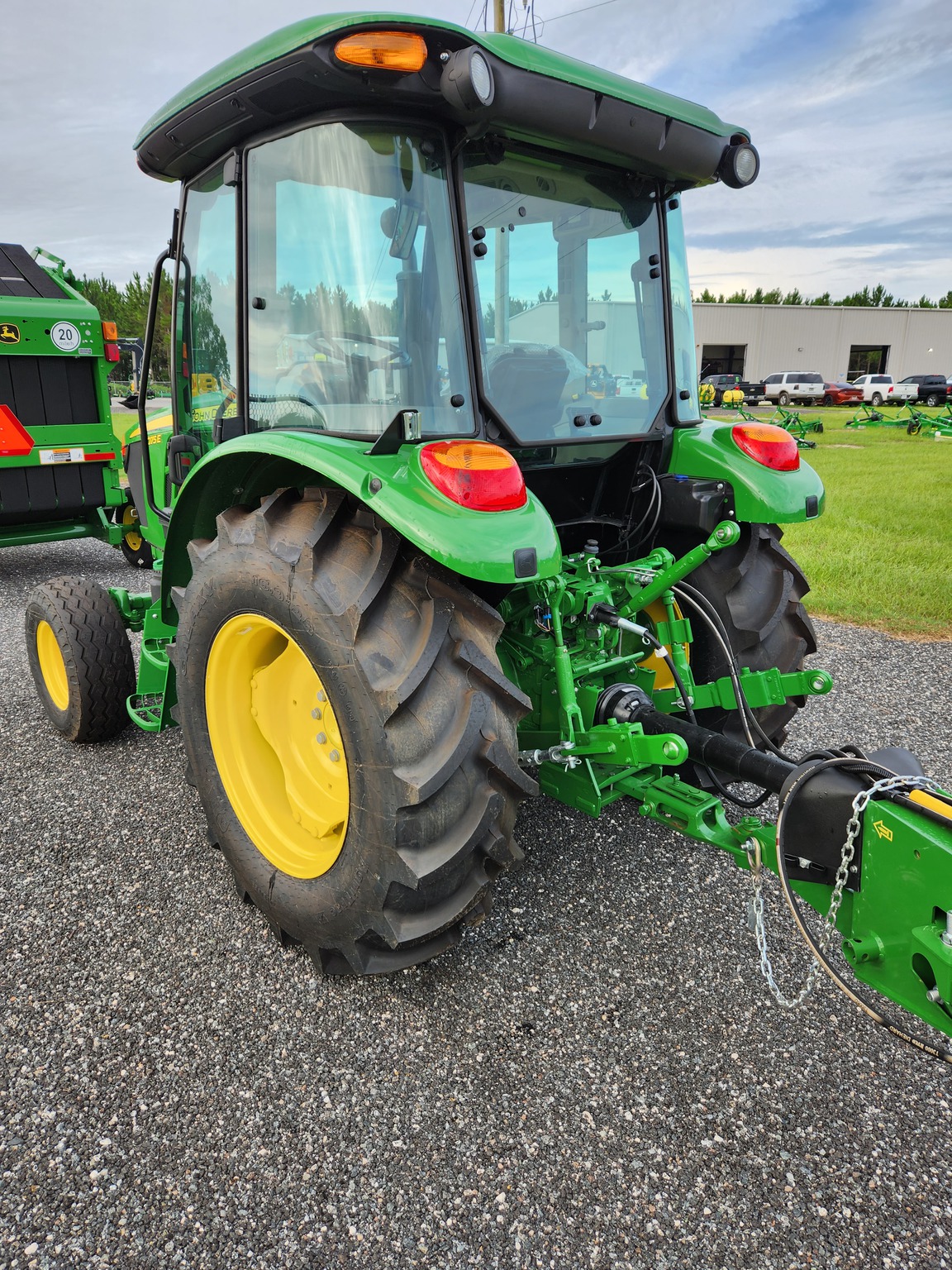 2023 John Deere 5075E Image 3
