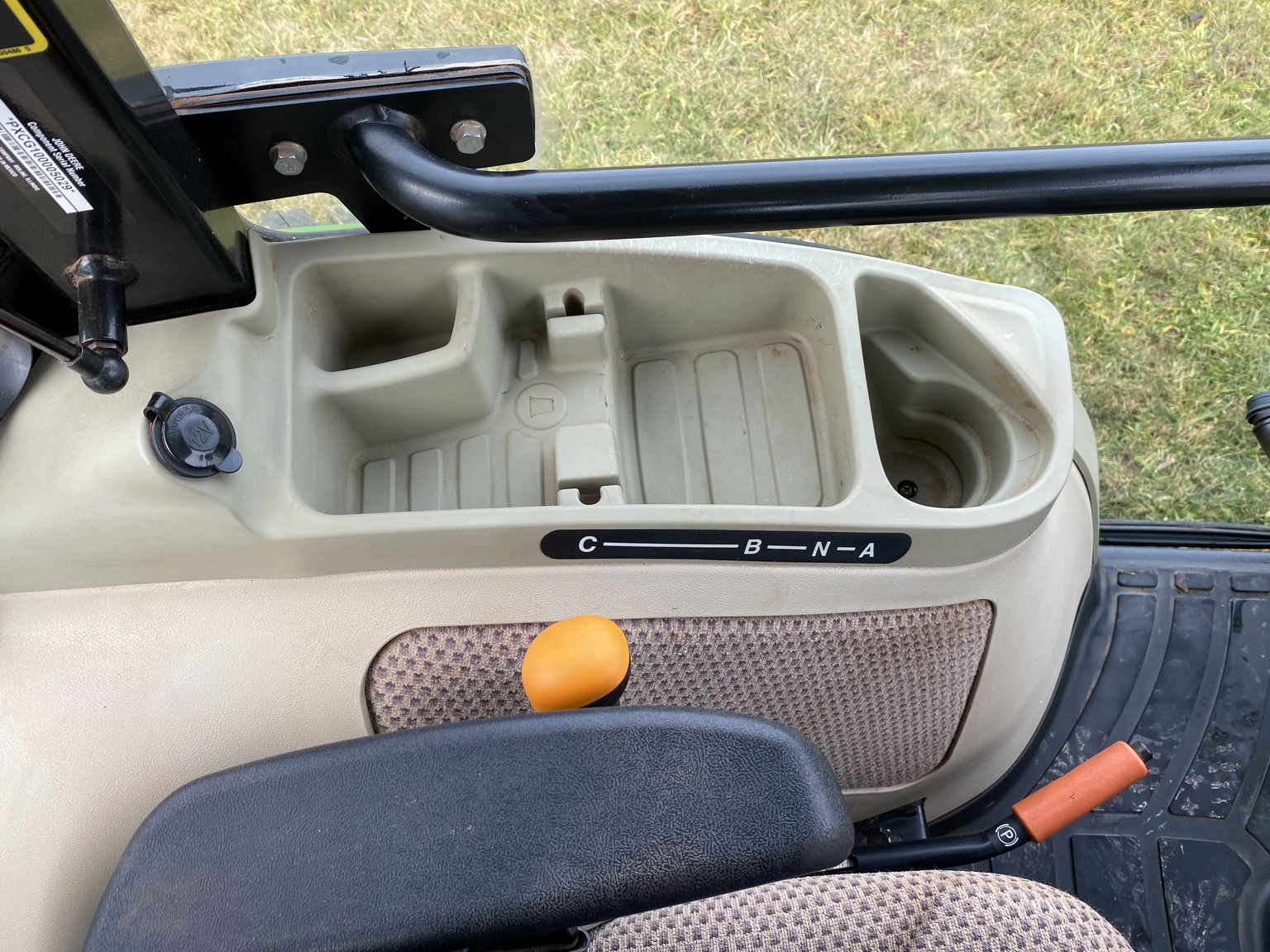 2016 John Deere 4066R Image 6