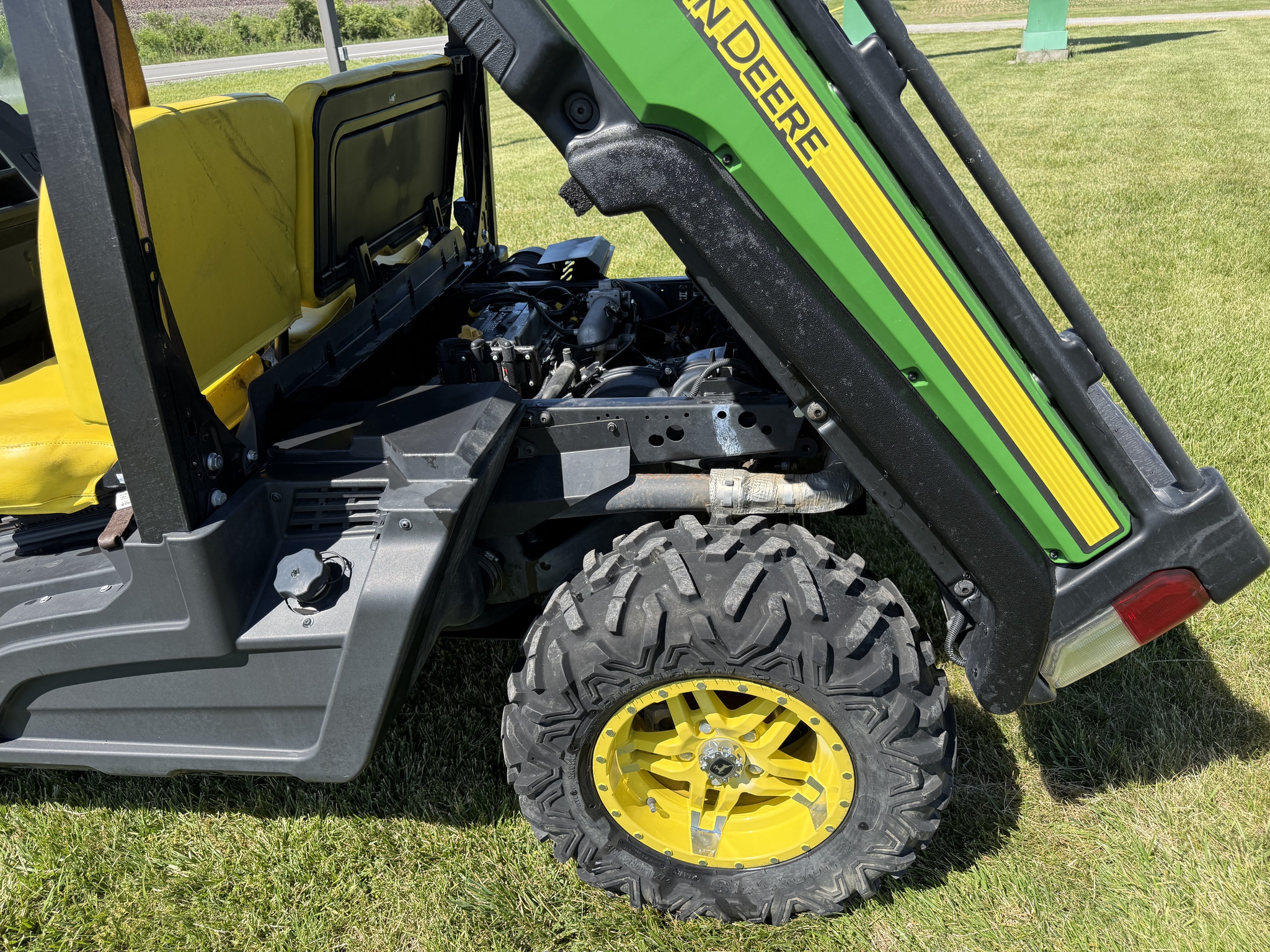 2020 John Deere XUV 835M Image 9