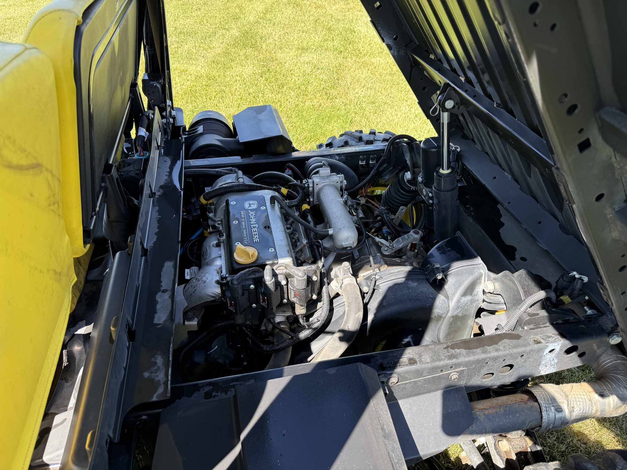 2020 John Deere XUV 835M Image 15