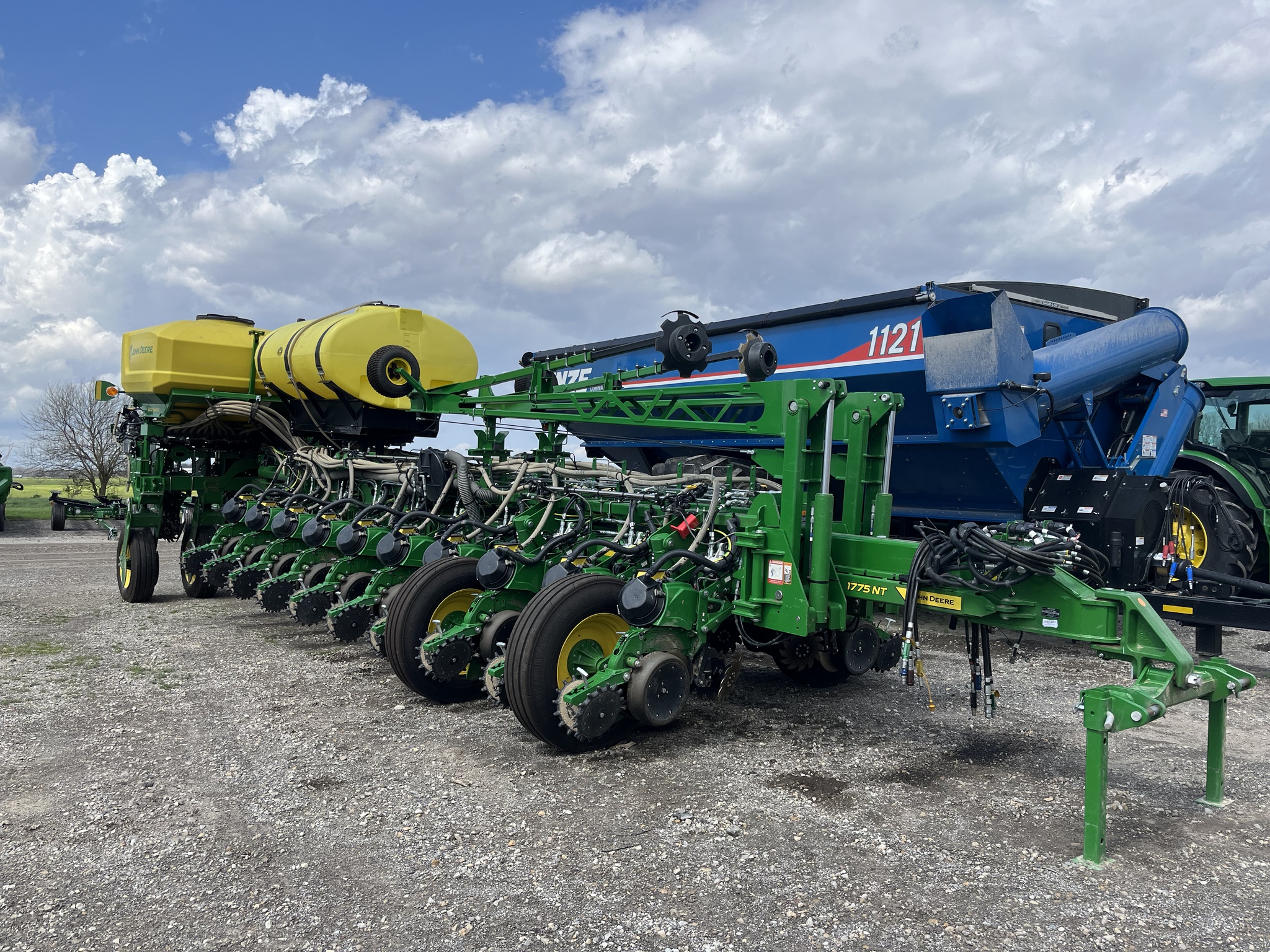 2023 John Deere 1775NT Image 17