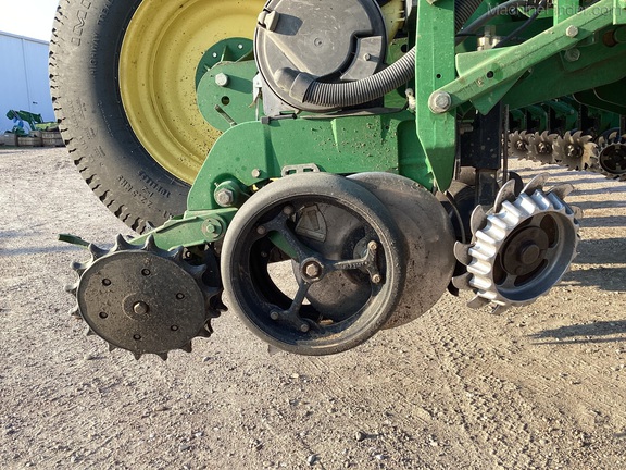 2009 John Deere 1770NT CCS (3rd thumbnail)