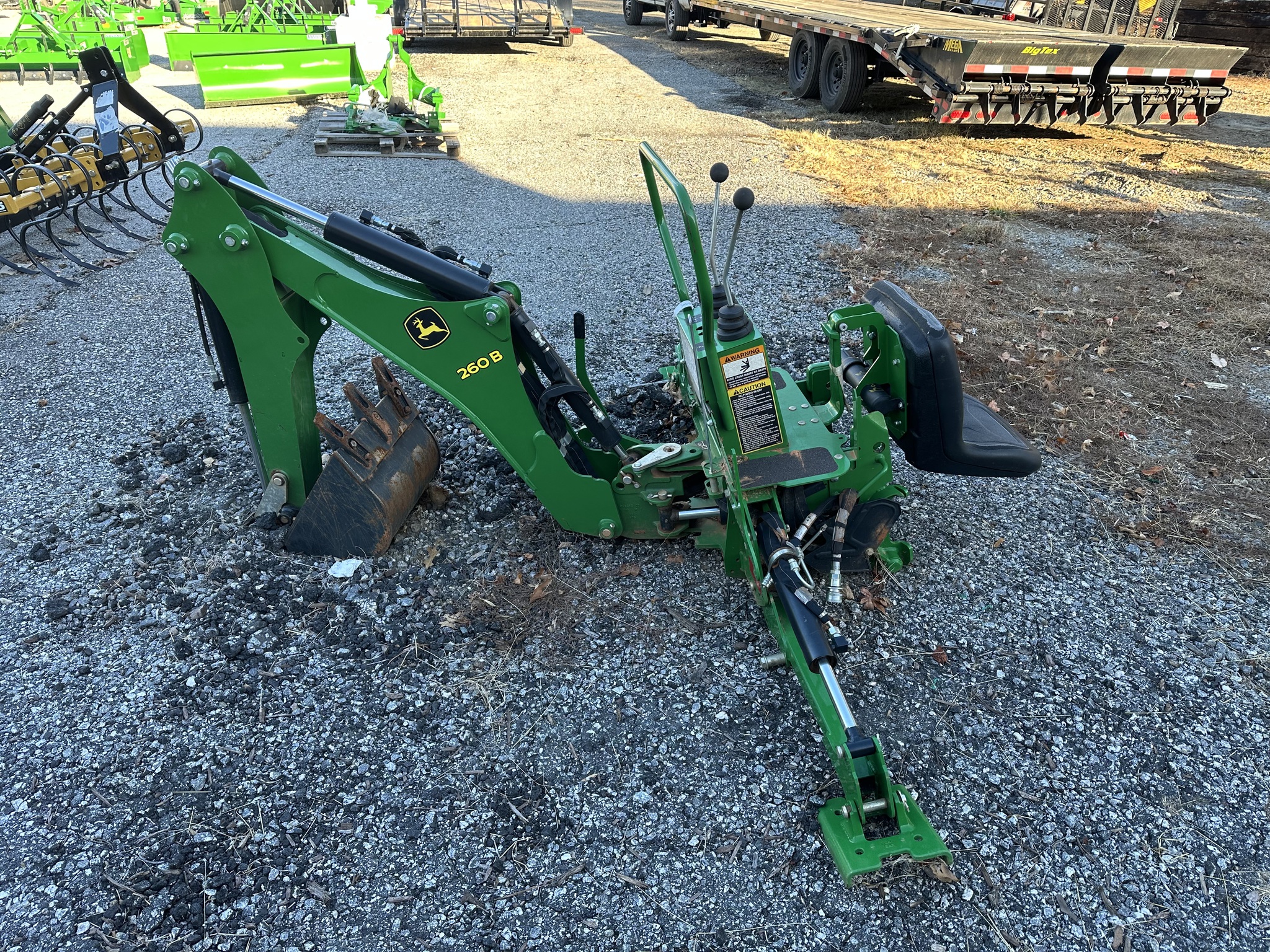 2022 John Deere 260B Image 2