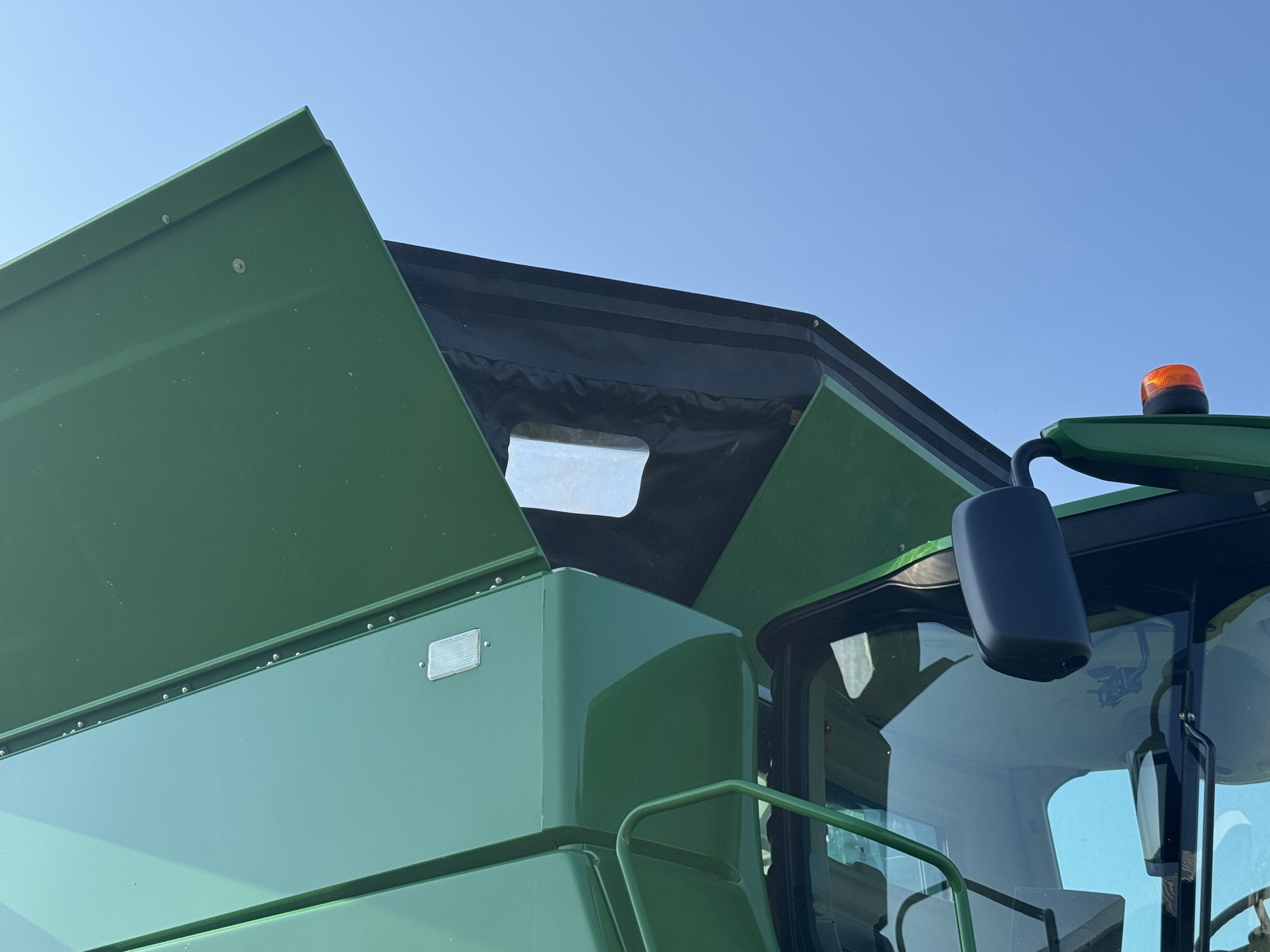 2019 John Deere S780 Image 32