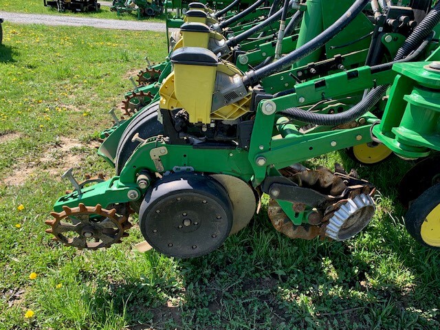 2016 John Deere 1775NT Image 6