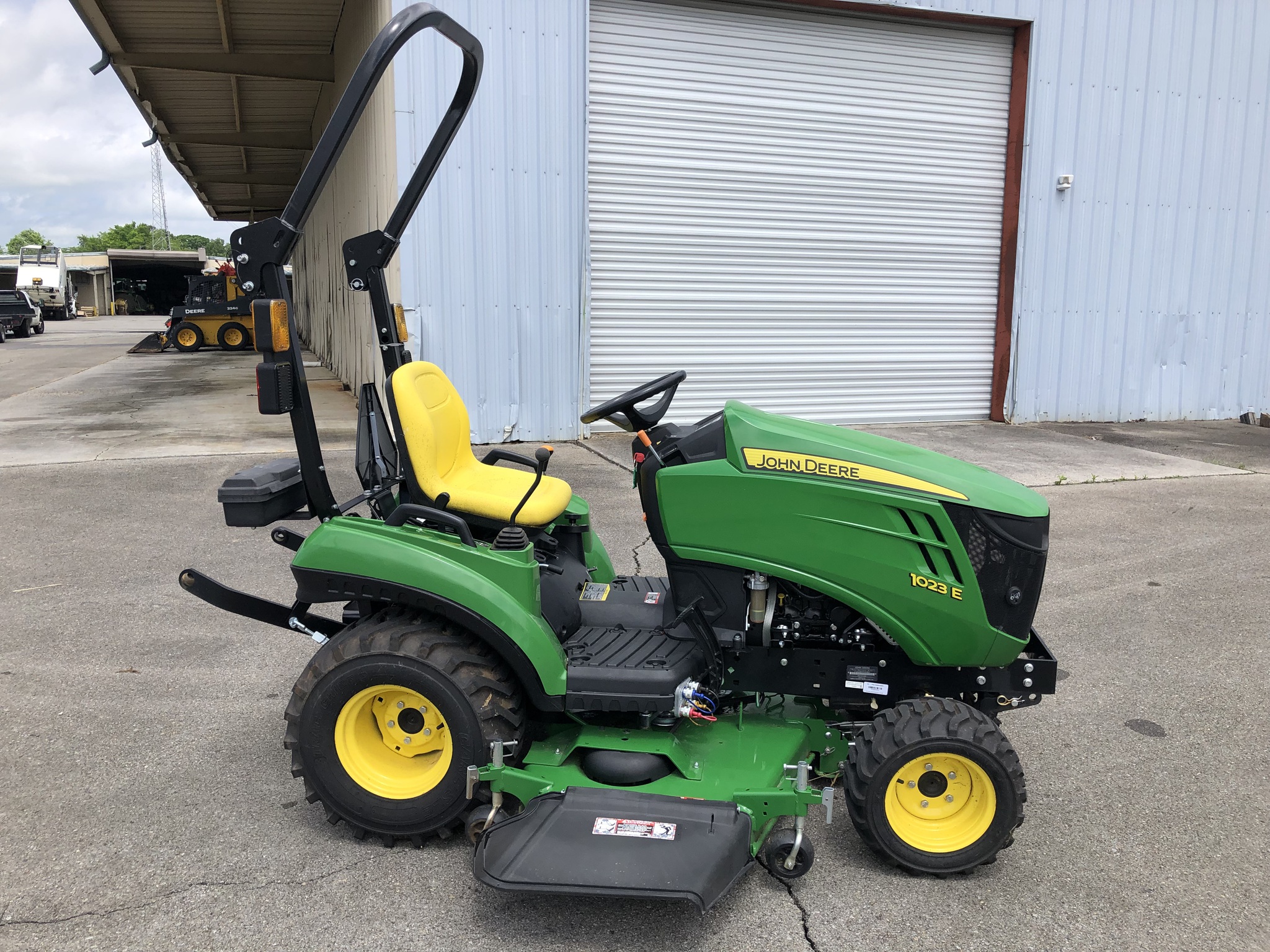 2022 John Deere 1023E Image 1