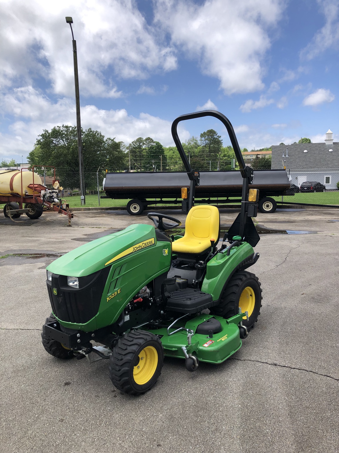 2022 John Deere 1023E Image 3