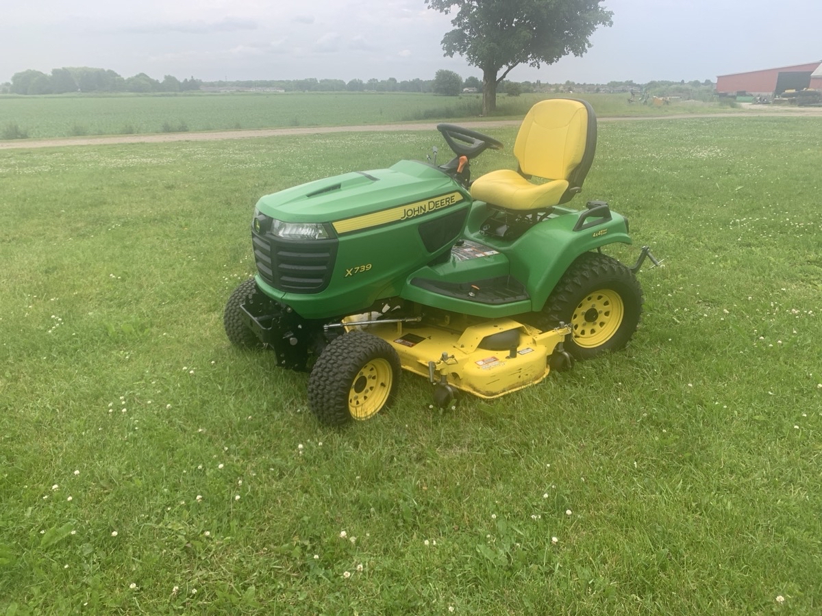 2013 John Deere X739 Image 1