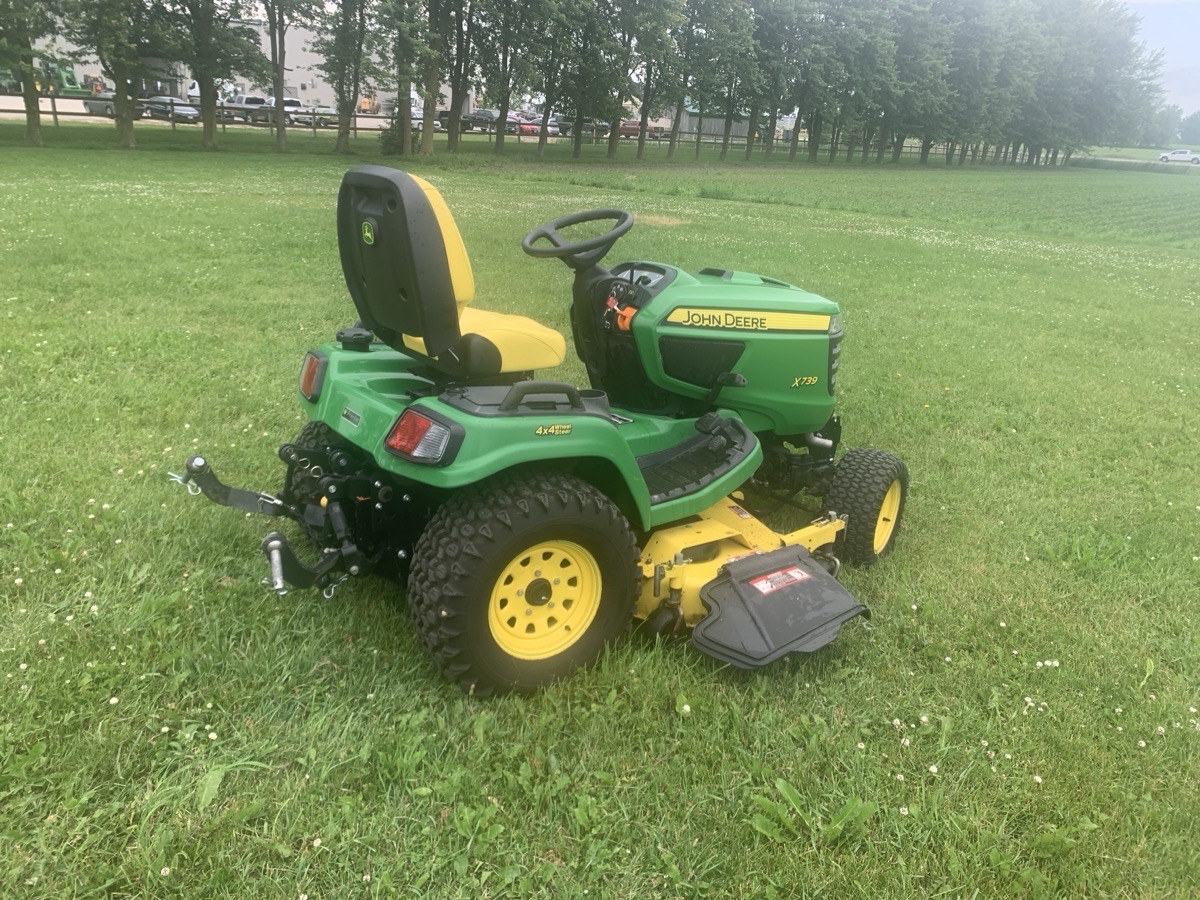2013 John Deere X739 Image 5