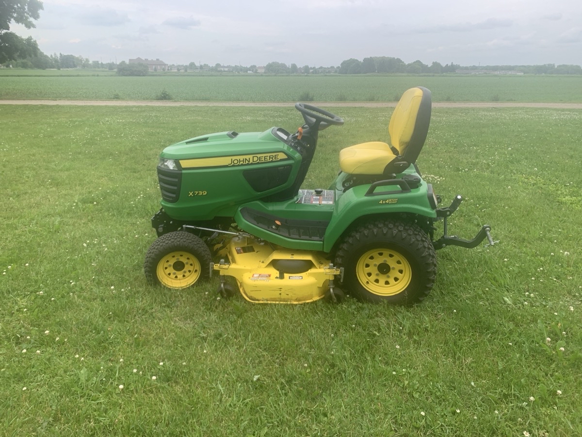 2013 John Deere X739 Image 2