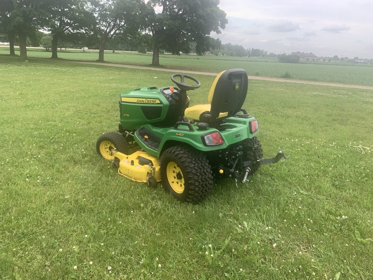 2013 John Deere X739 Image 3