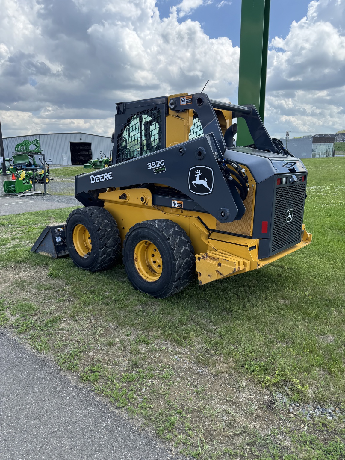 2023 John Deere 332G Image 4