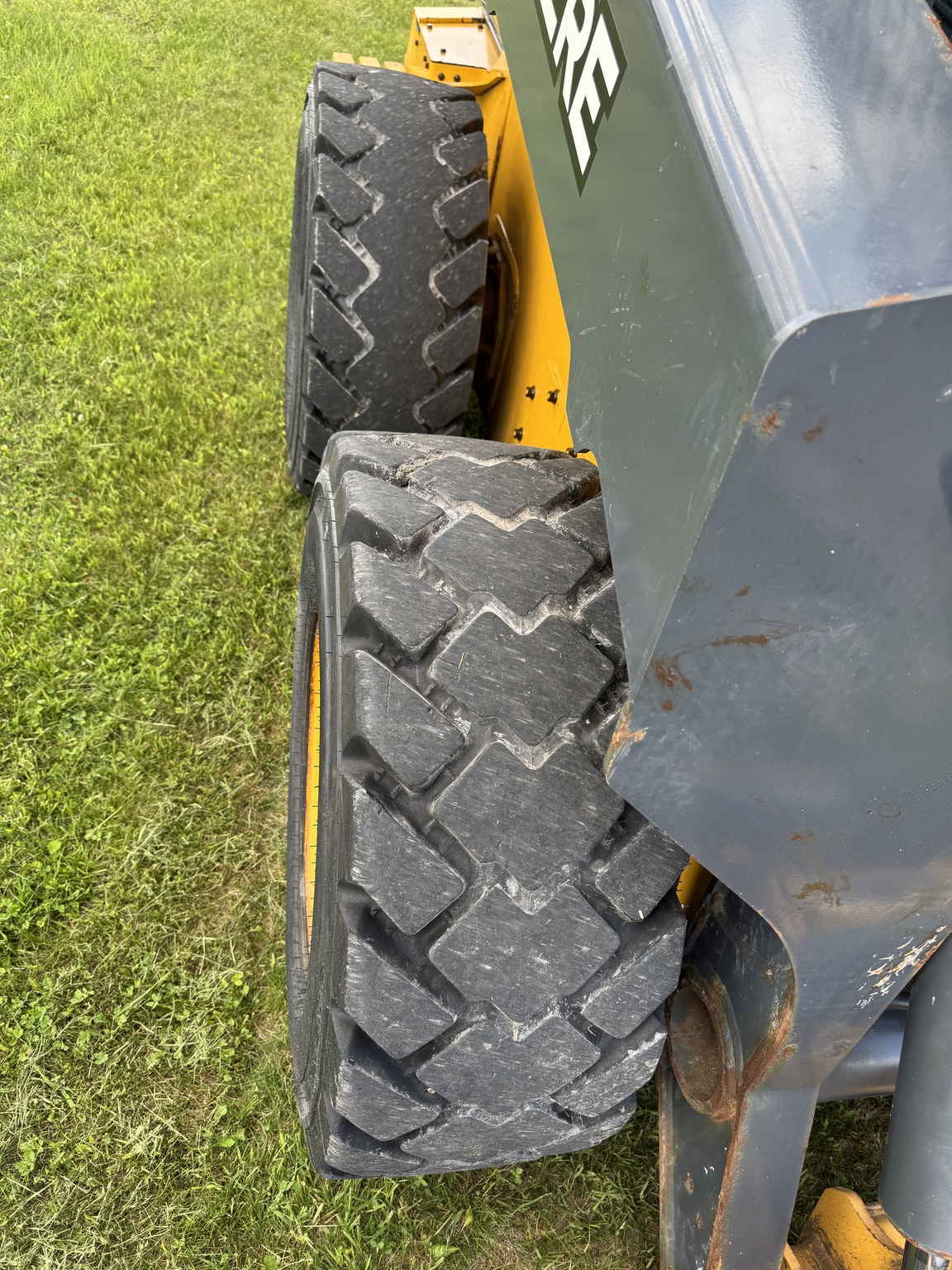 2023 John Deere 332G Image 8