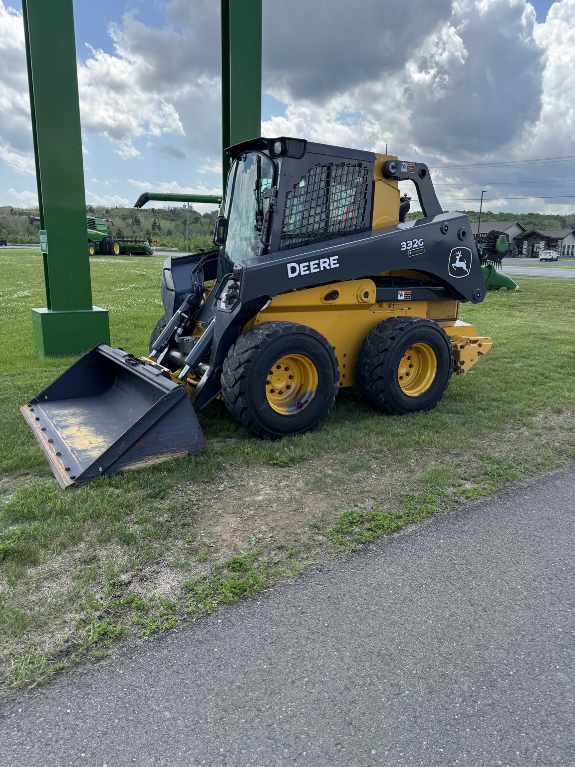 2023 John Deere 332G Image 2