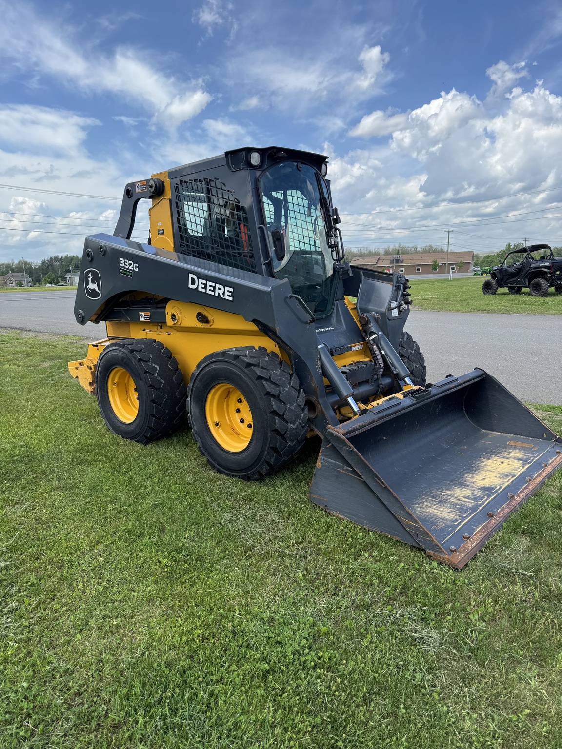 2023 John Deere 332G Image 1