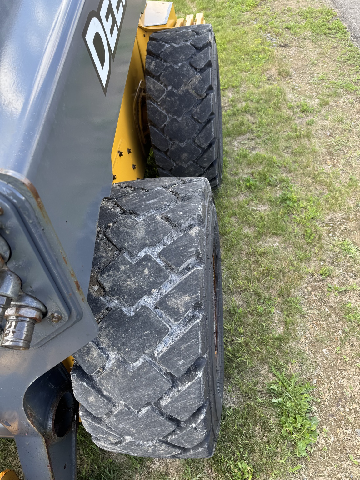 2023 John Deere 332G Image 9