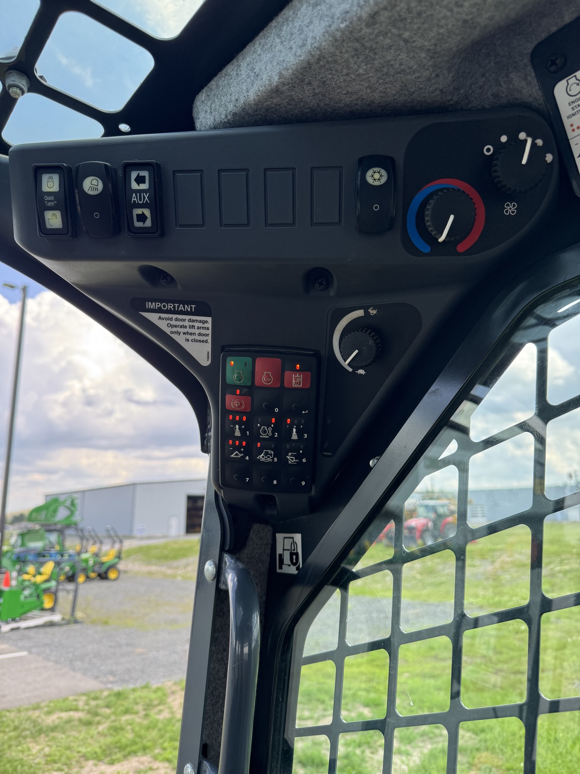 2023 John Deere 332G Image 11