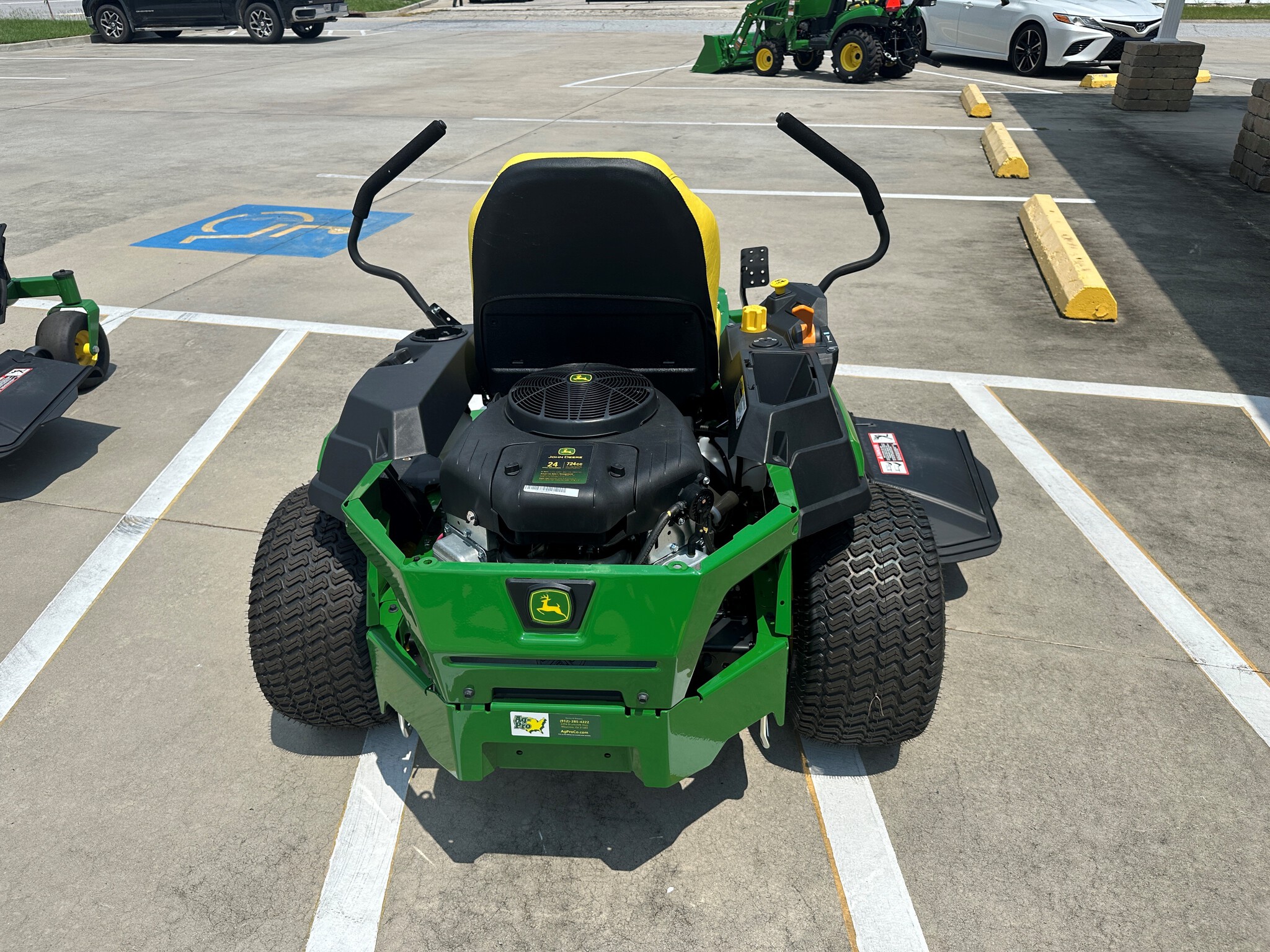 2025 John Deere Z325E Image 8