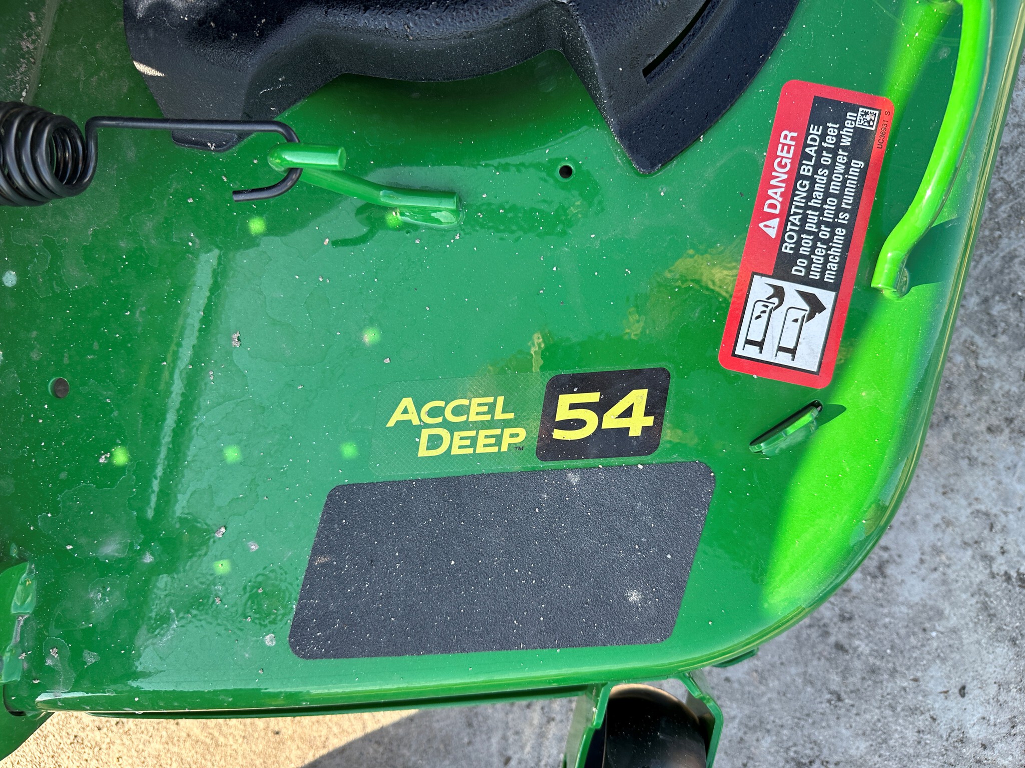 2025 John Deere Z325E Image 2