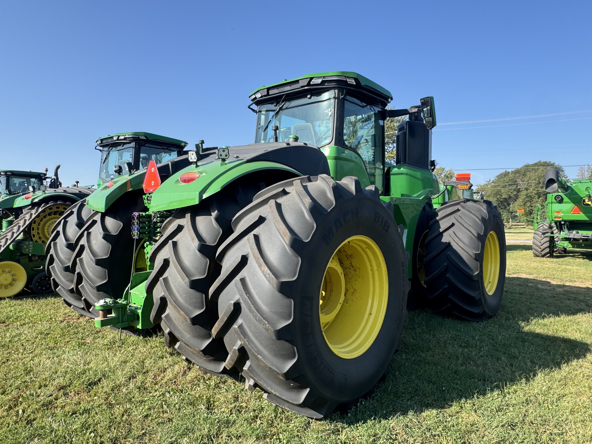  2024 John Deere 9R 540 at Heritage Tractor in Quincy, IL