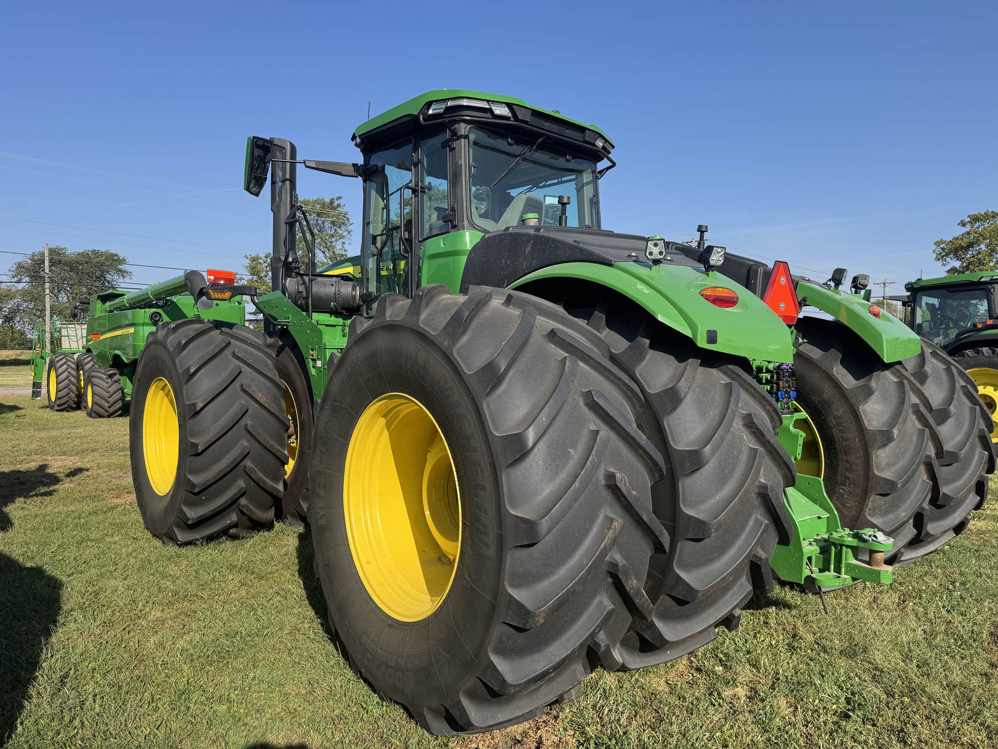  2024 John Deere 9R 540 at Heritage Tractor in Quincy, IL