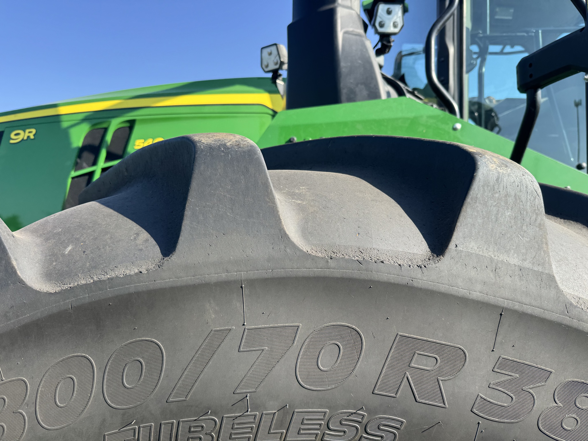  2024 John Deere 9R 540 at Heritage Tractor in Quincy, IL