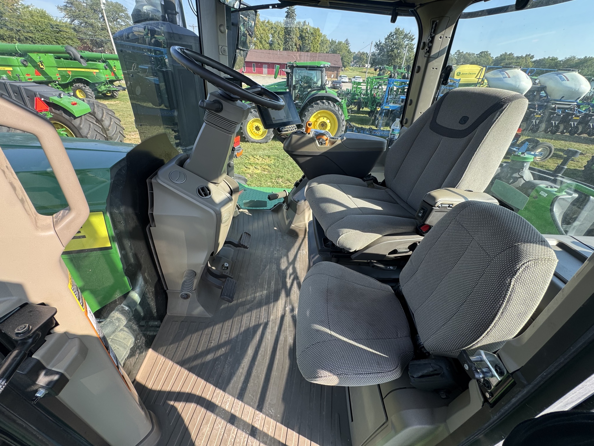  2024 John Deere 9R 540 at Heritage Tractor in Quincy, IL
