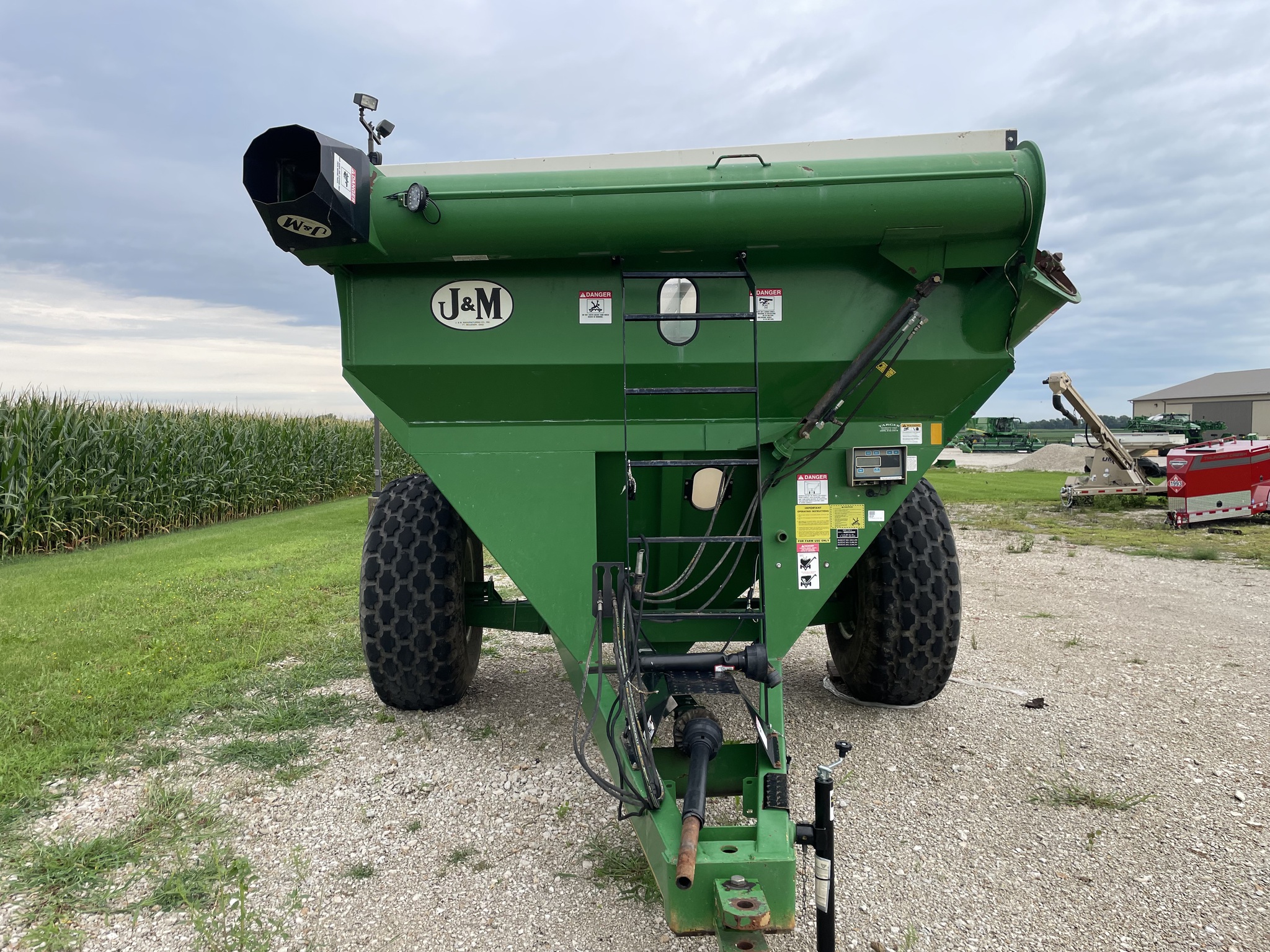   J&M 525-14 at Heritage Tractor in Geneseo, IL