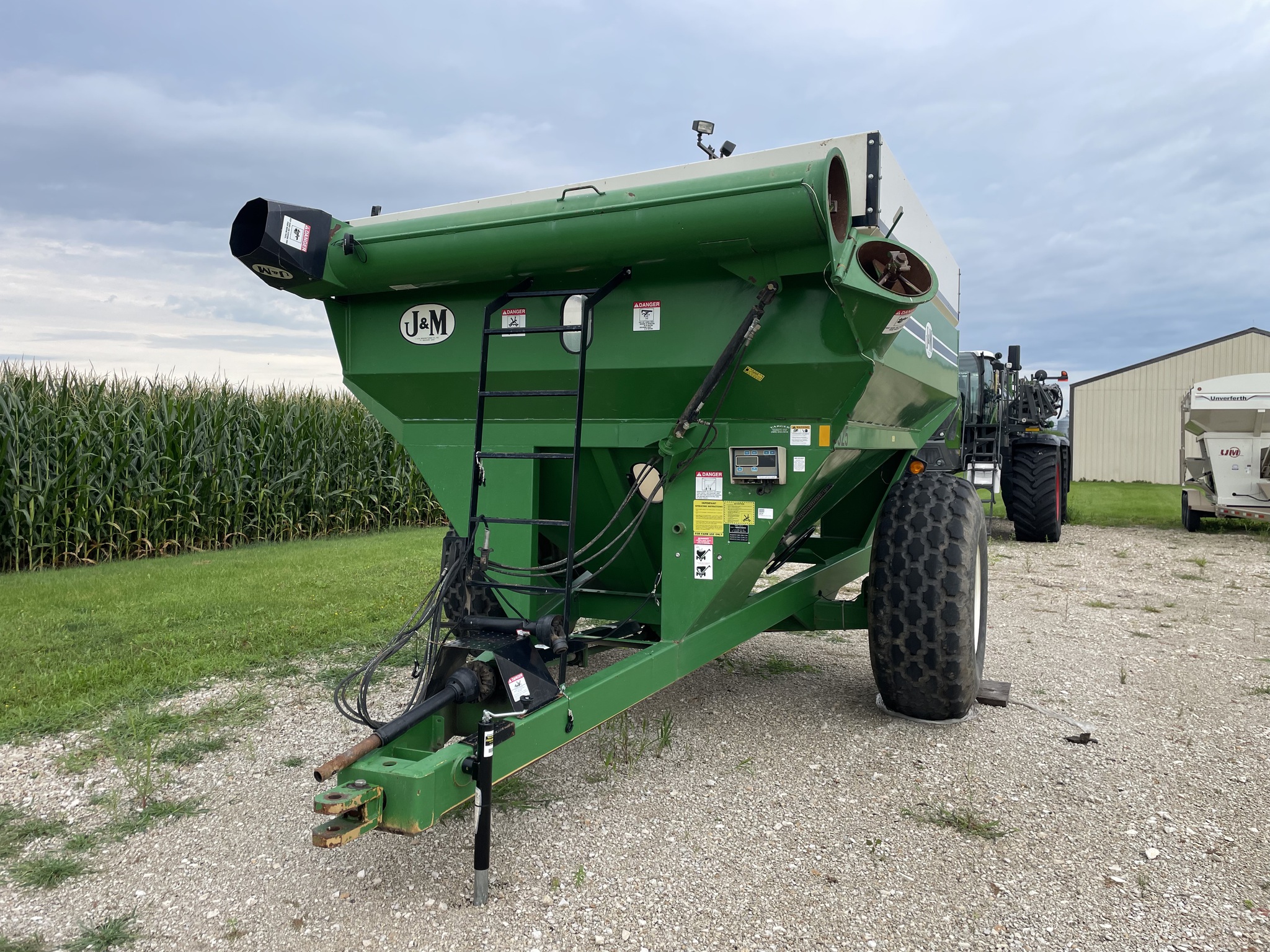   J&M 525-14 at Heritage Tractor in Geneseo, IL