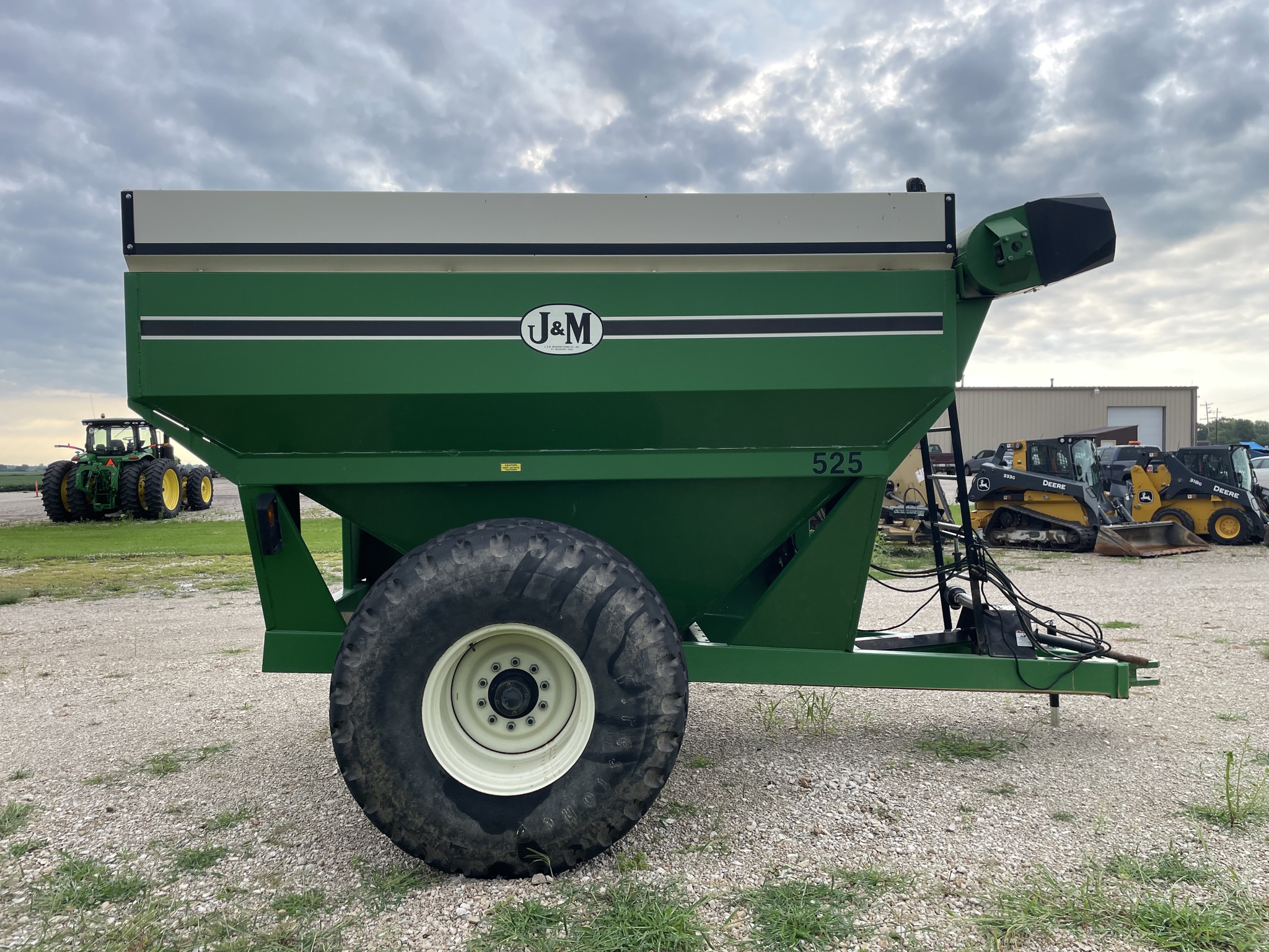   J&M 525-14 at Heritage Tractor in Geneseo, IL