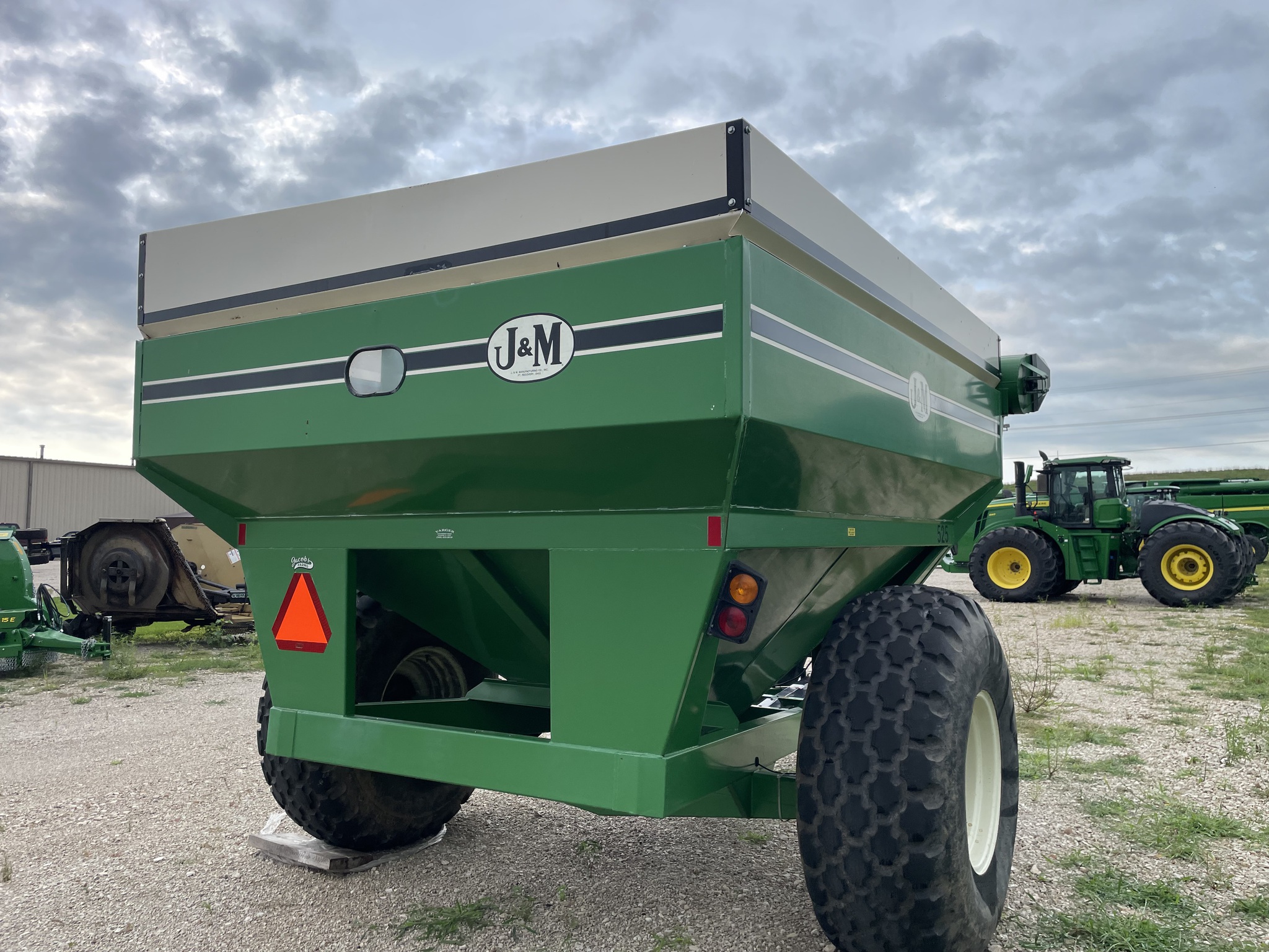   J&M 525-14 at Heritage Tractor in Geneseo, IL