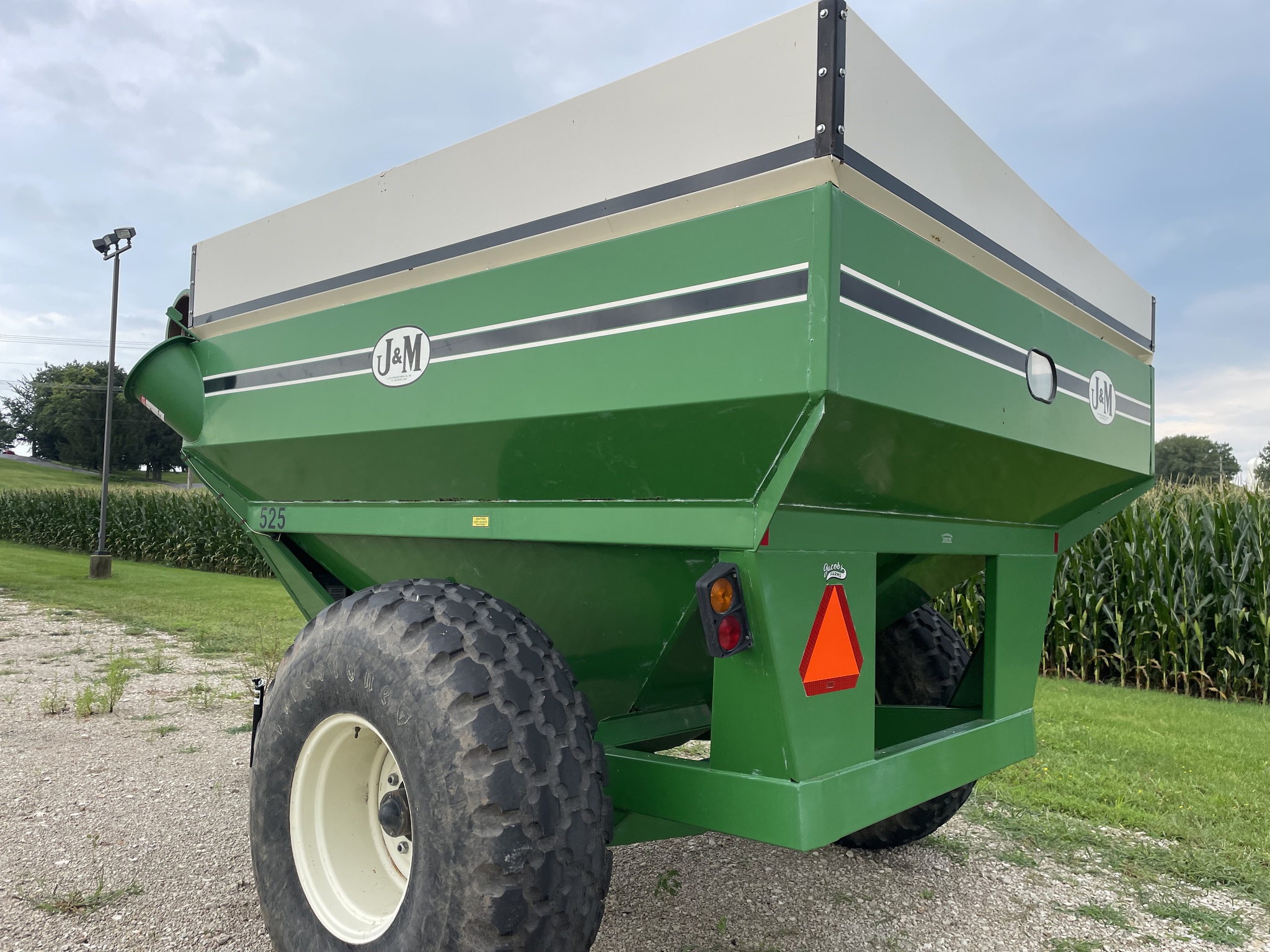   J&M 525-14 at Heritage Tractor in Geneseo, IL