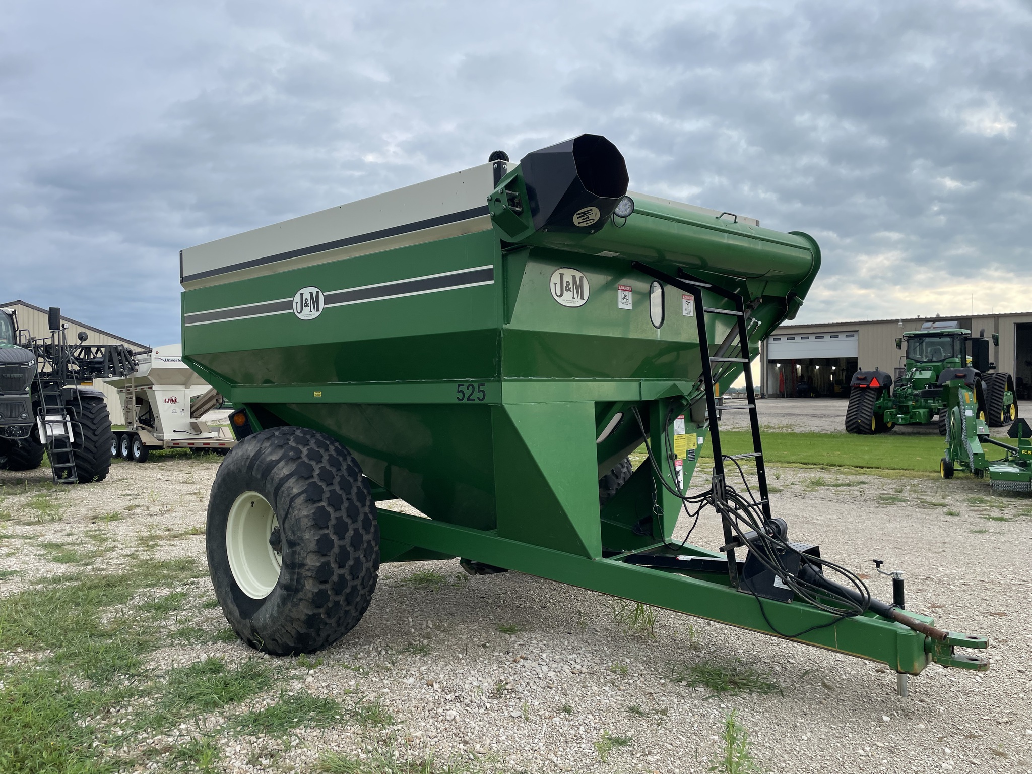   J&M 525-14 at Heritage Tractor in Geneseo, IL