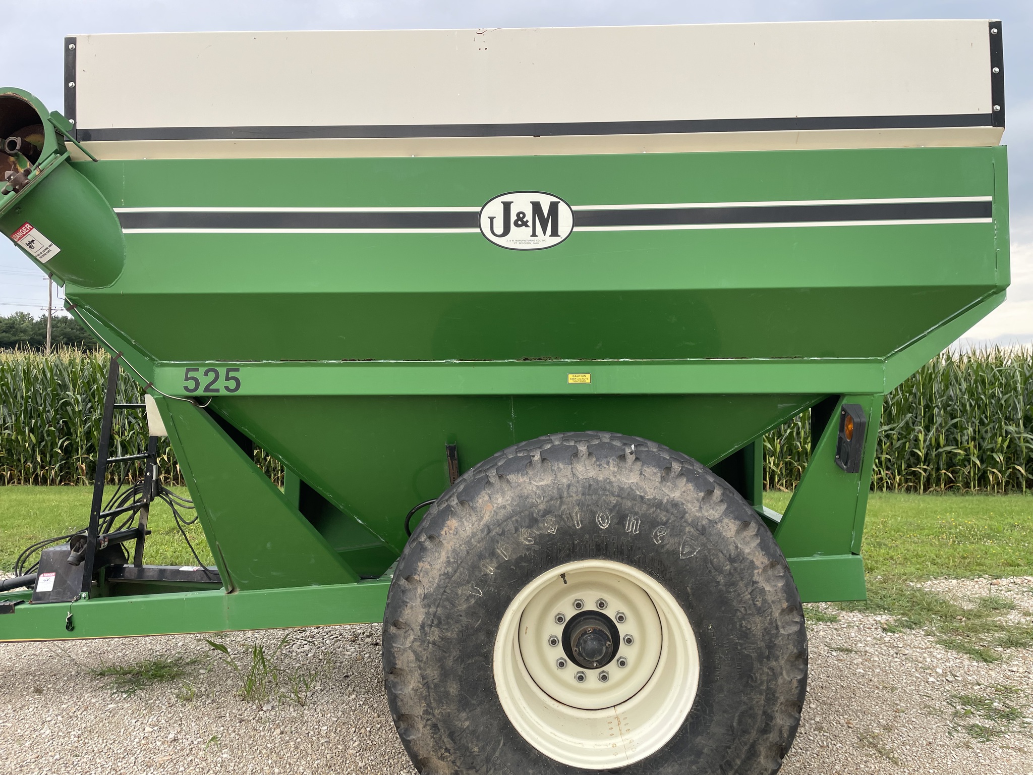   J&M 525-14 at Heritage Tractor in Geneseo, IL