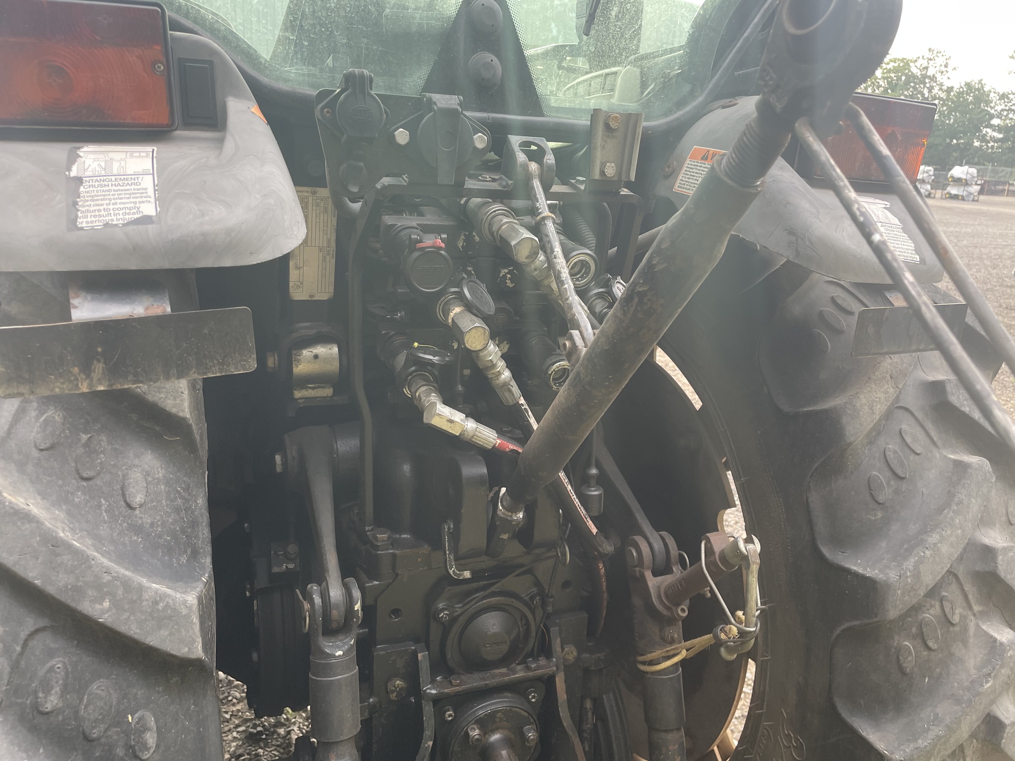 2013 Case IH Farmall 105V Image 3