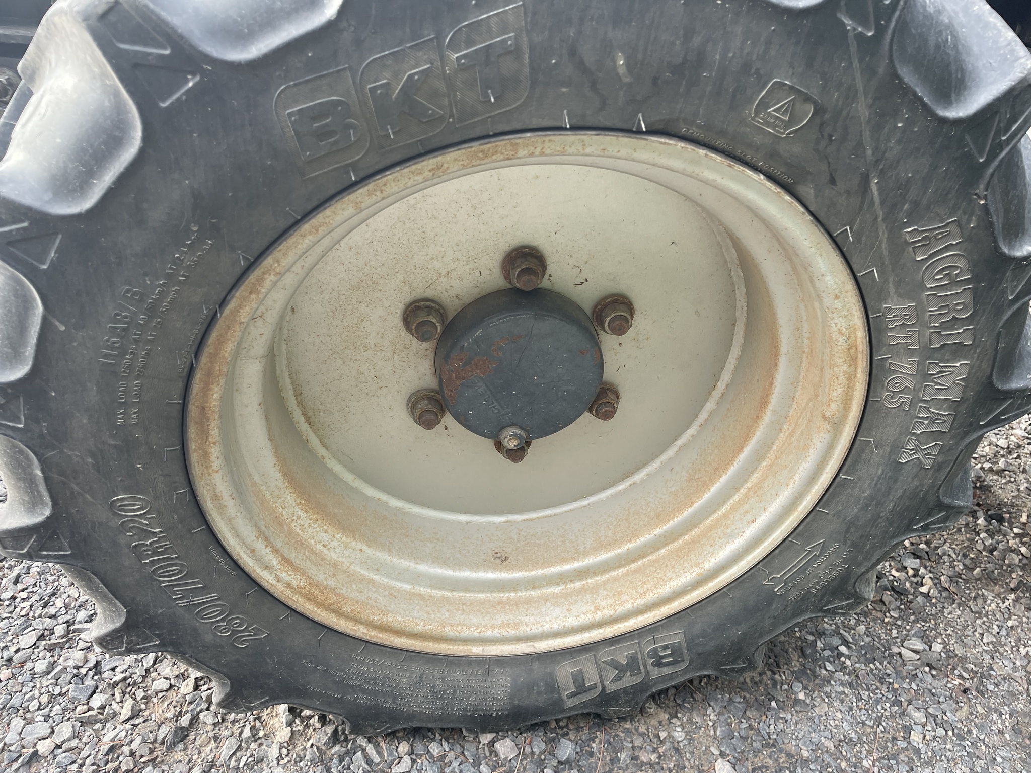 2013 Case IH Farmall 105V Image 10