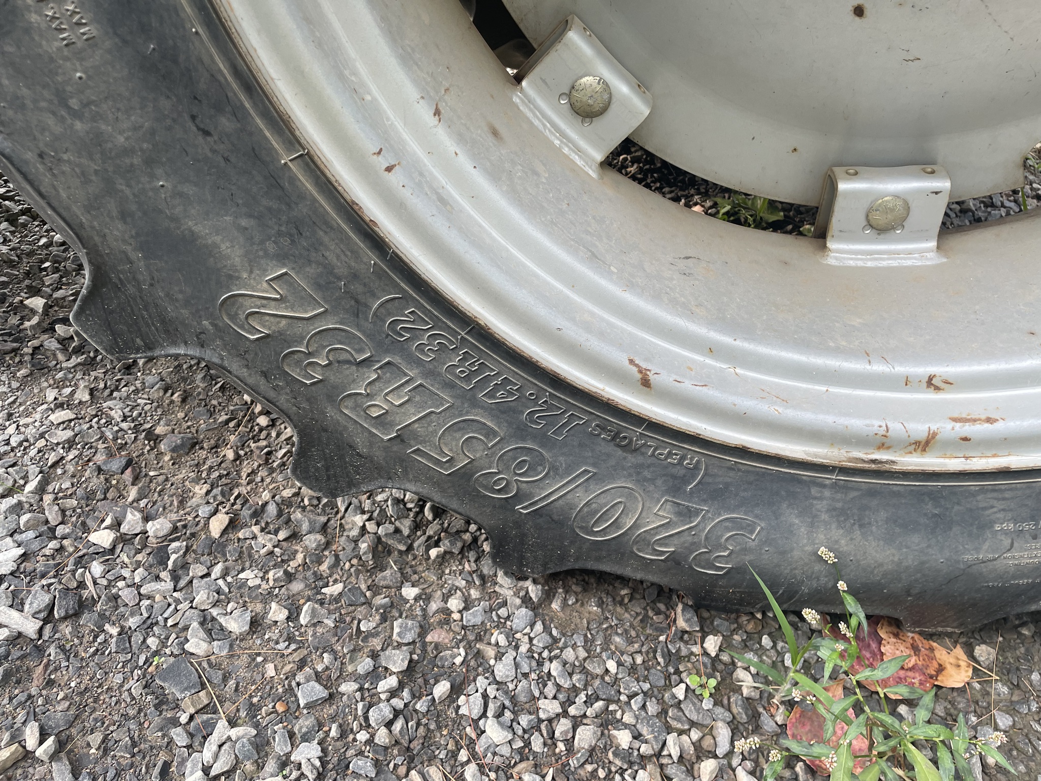 2013 Case IH Farmall 105V Image 12