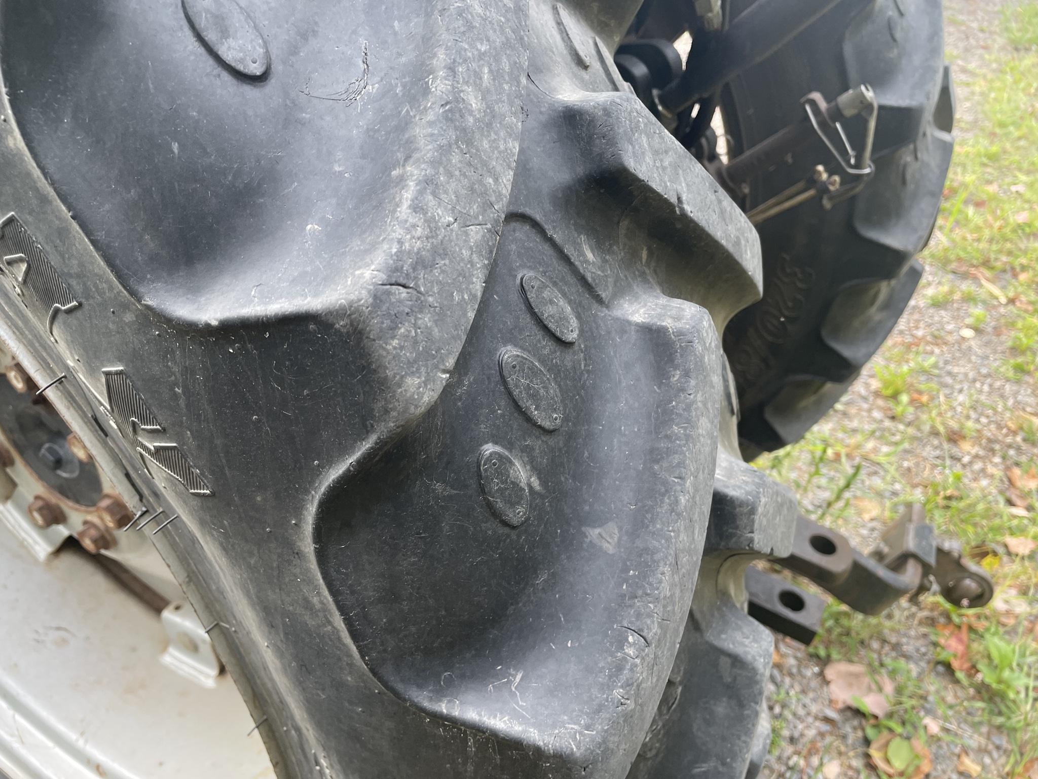 2013 Case IH Farmall 105V Image 11