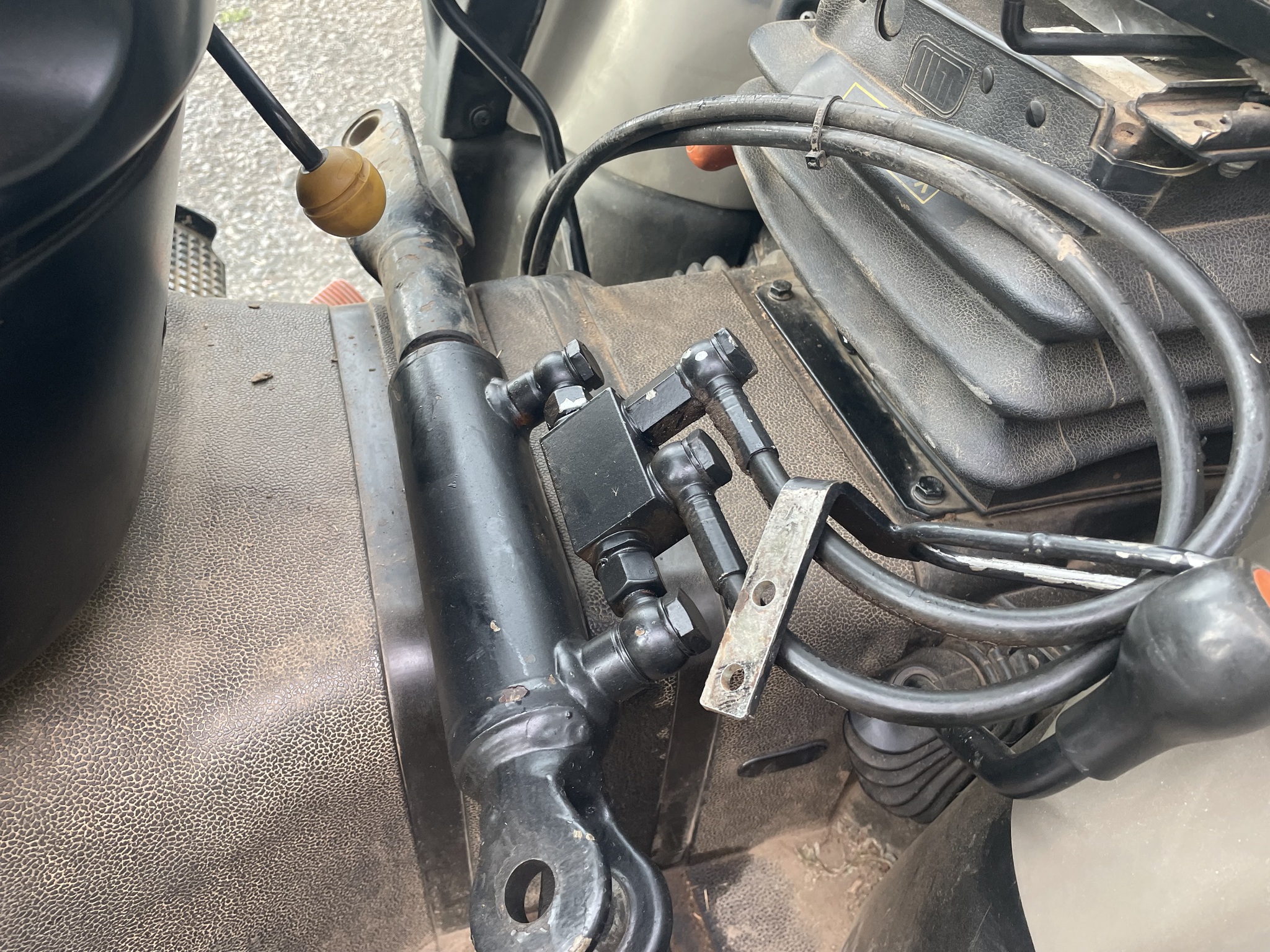 2013 Case IH Farmall 105V Image 9