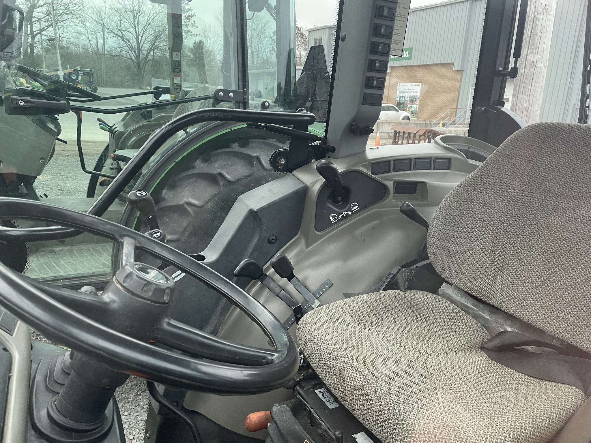 2013 Case IH Farmall 105V Image 6