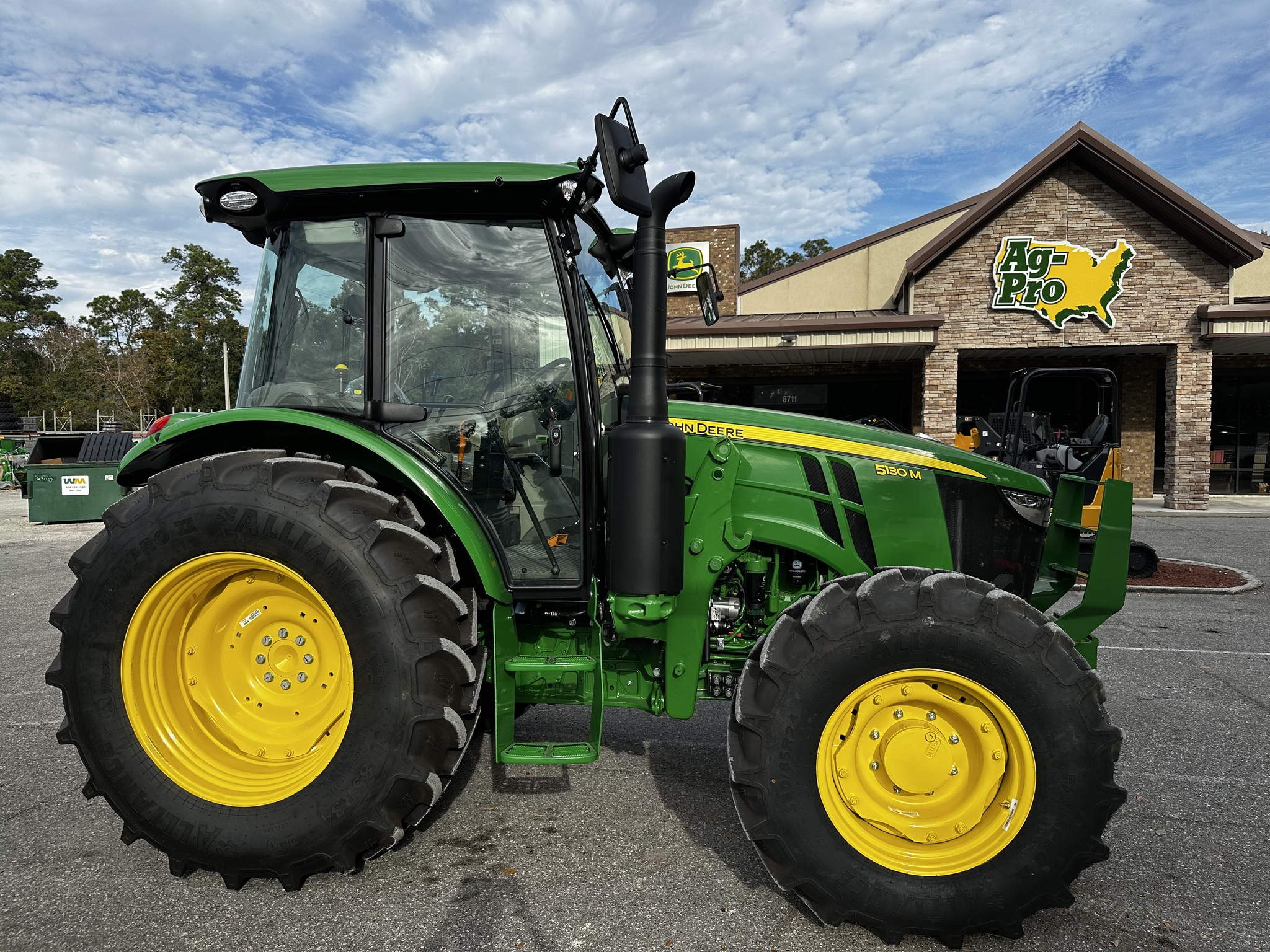 2025 John Deere 5130M Image 2