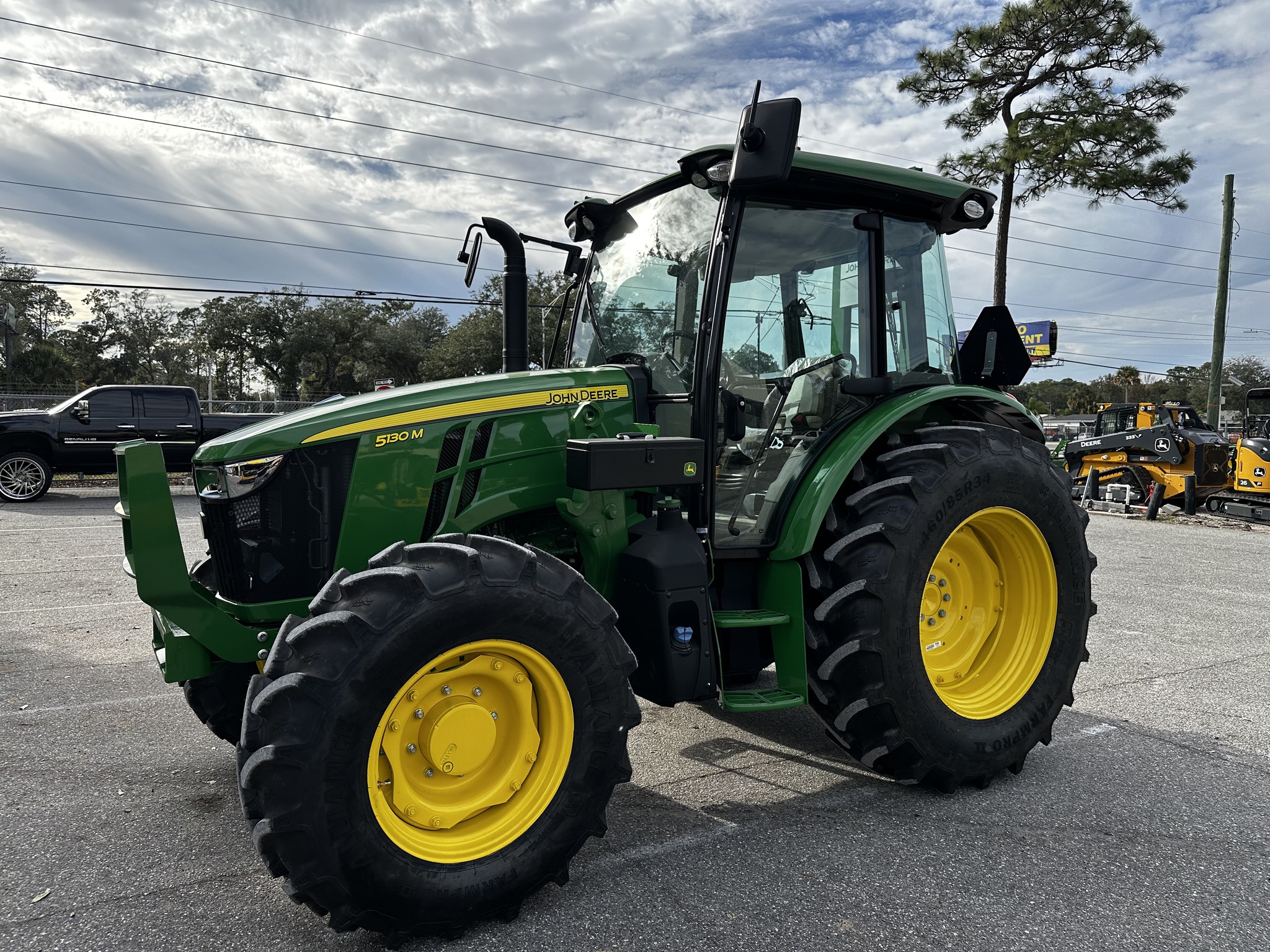 2025 John Deere 5130M Image 3