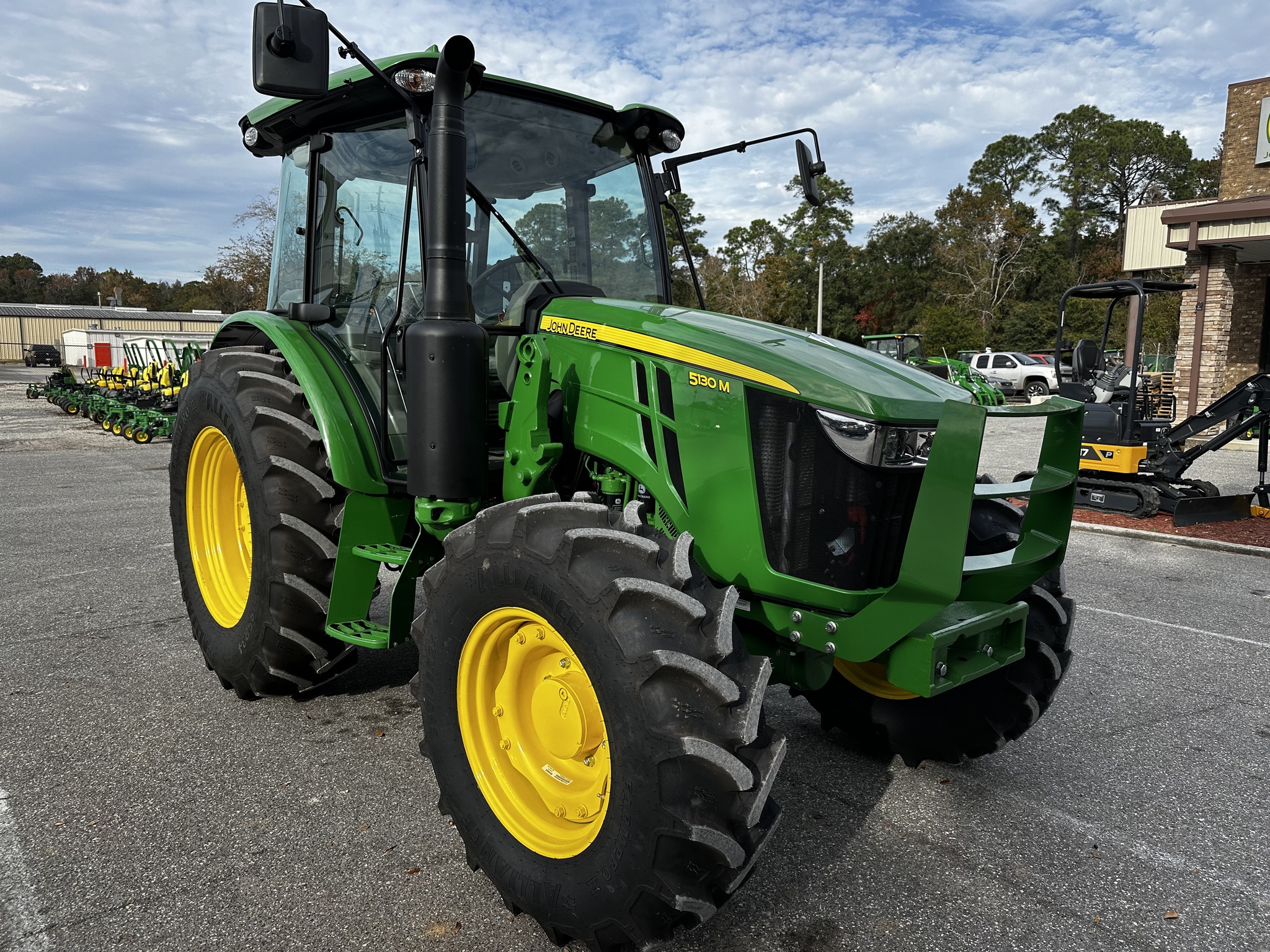 2025 John Deere 5130M Image 1