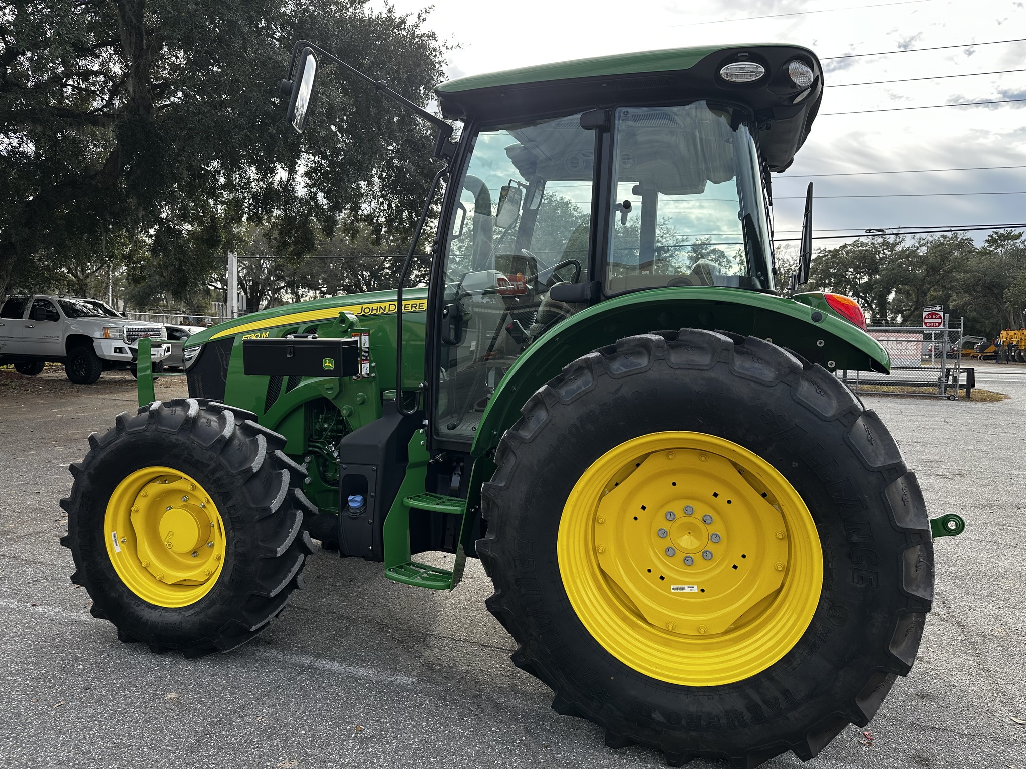 2025 John Deere 5130M Image 5