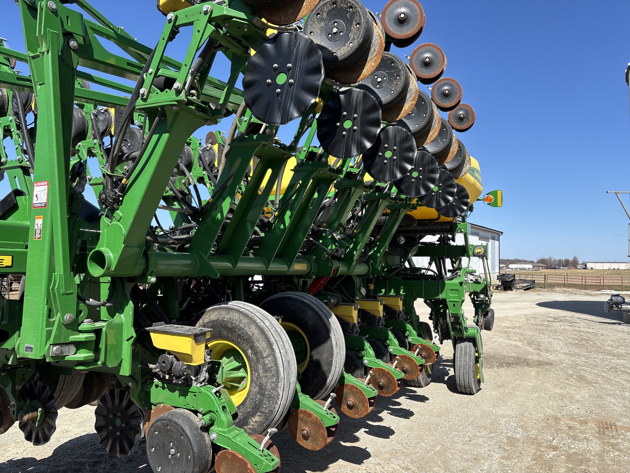 Used 2020 John Deere 1795 Planters: Drawn at Koenig Equipment in Anna, OH - PhotoXL4