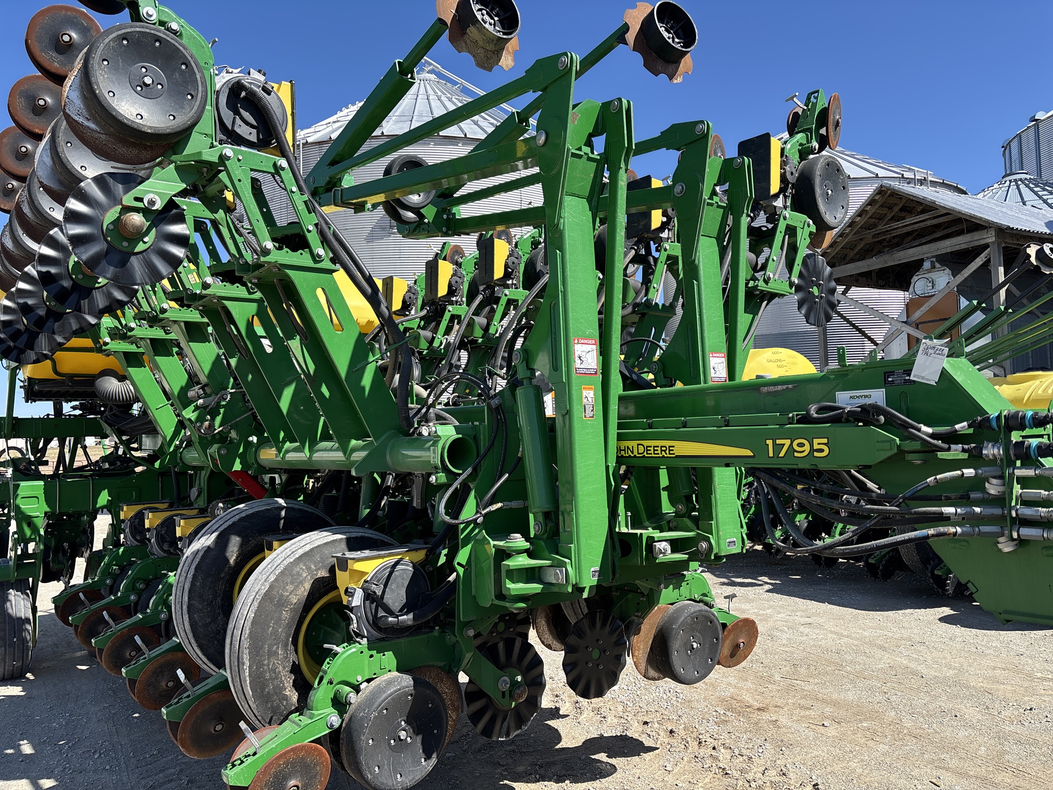 Used 2020 John Deere 1795 Planters: Drawn at Koenig Equipment in Anna, OH - PhotoXL0