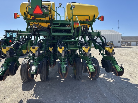Used 2020 John Deere 1795 Planters: Drawn at Koenig Equipment in Anna, OH - Photo5