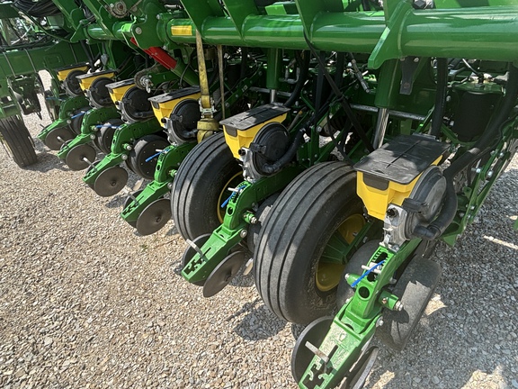 Used 2020 John Deere 1795 Planters: Drawn at Koenig Equipment in Knightstown, IN - Photo10