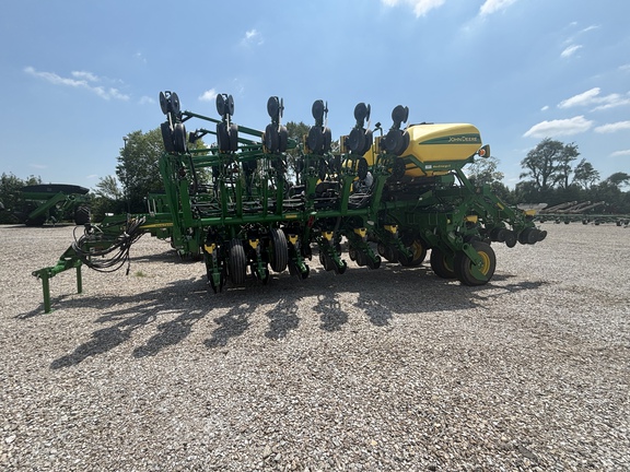 Used 2020 John Deere 1795 Planters: Drawn at Koenig Equipment in Knightstown, IN - Photo6