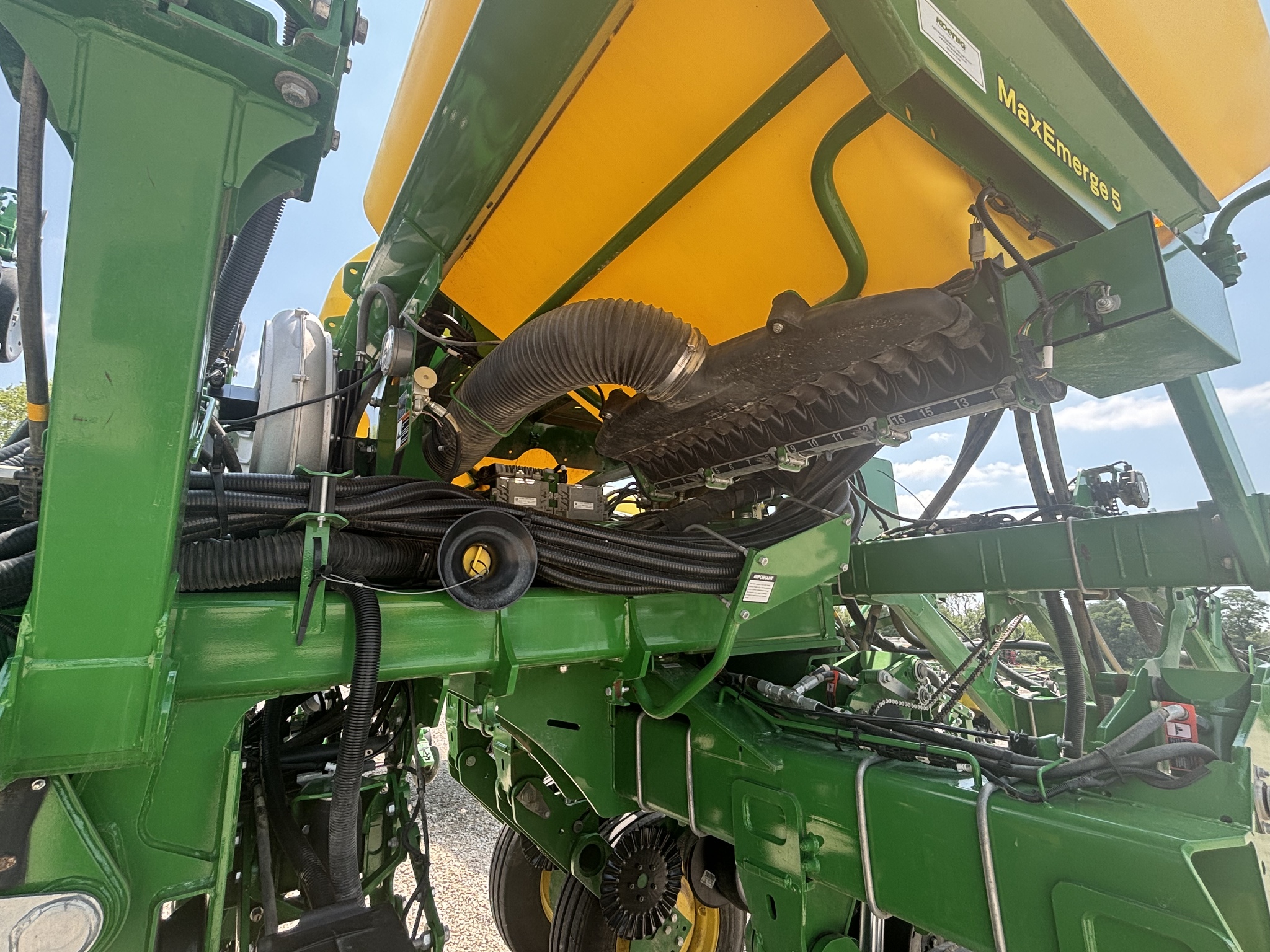 Used 2020 John Deere 1795 Planters: Drawn at Koenig Equipment in Knightstown, IN - PhotoXL9